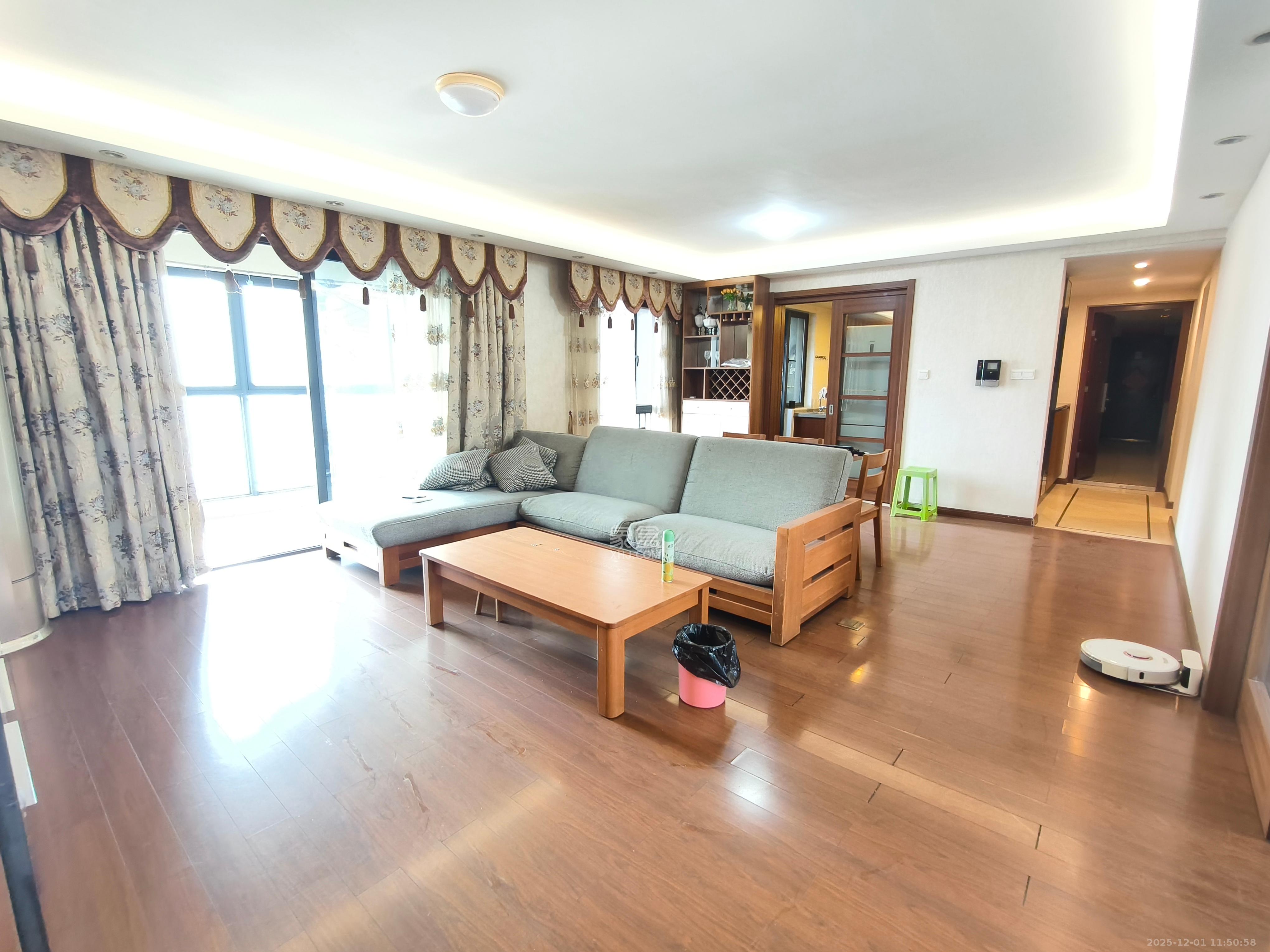 万科金域华府三四期  3室2厅2卫    3000.0元/月