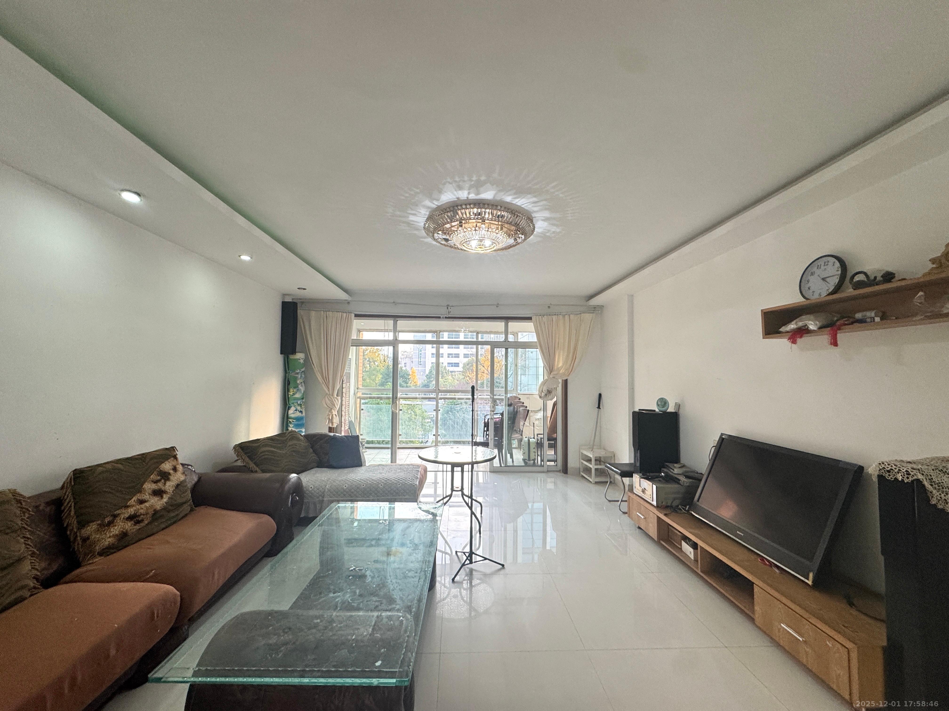 天一康园(湖南电力科技园) 4室2厅2卫 3200.0元/月 天一康园(湖南电力科技园) 4室2厅2卫 3200.0元/月室内图