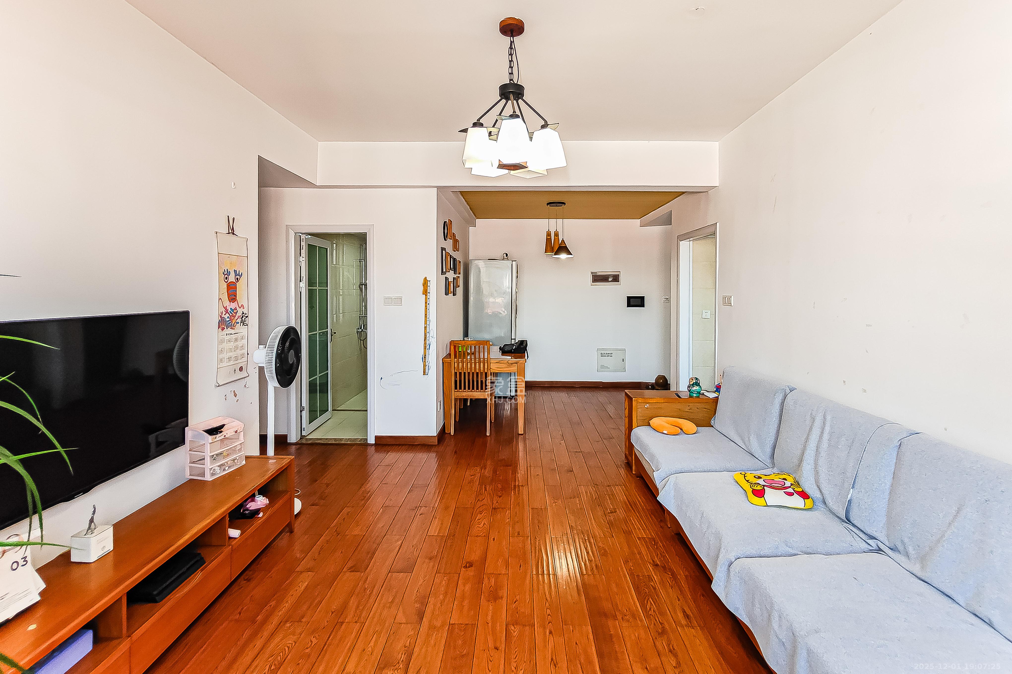 兴威帕克水岸 3室2厅2卫 100.0万 兴威帕克水岸 3室2厅2卫 100.0万客厅