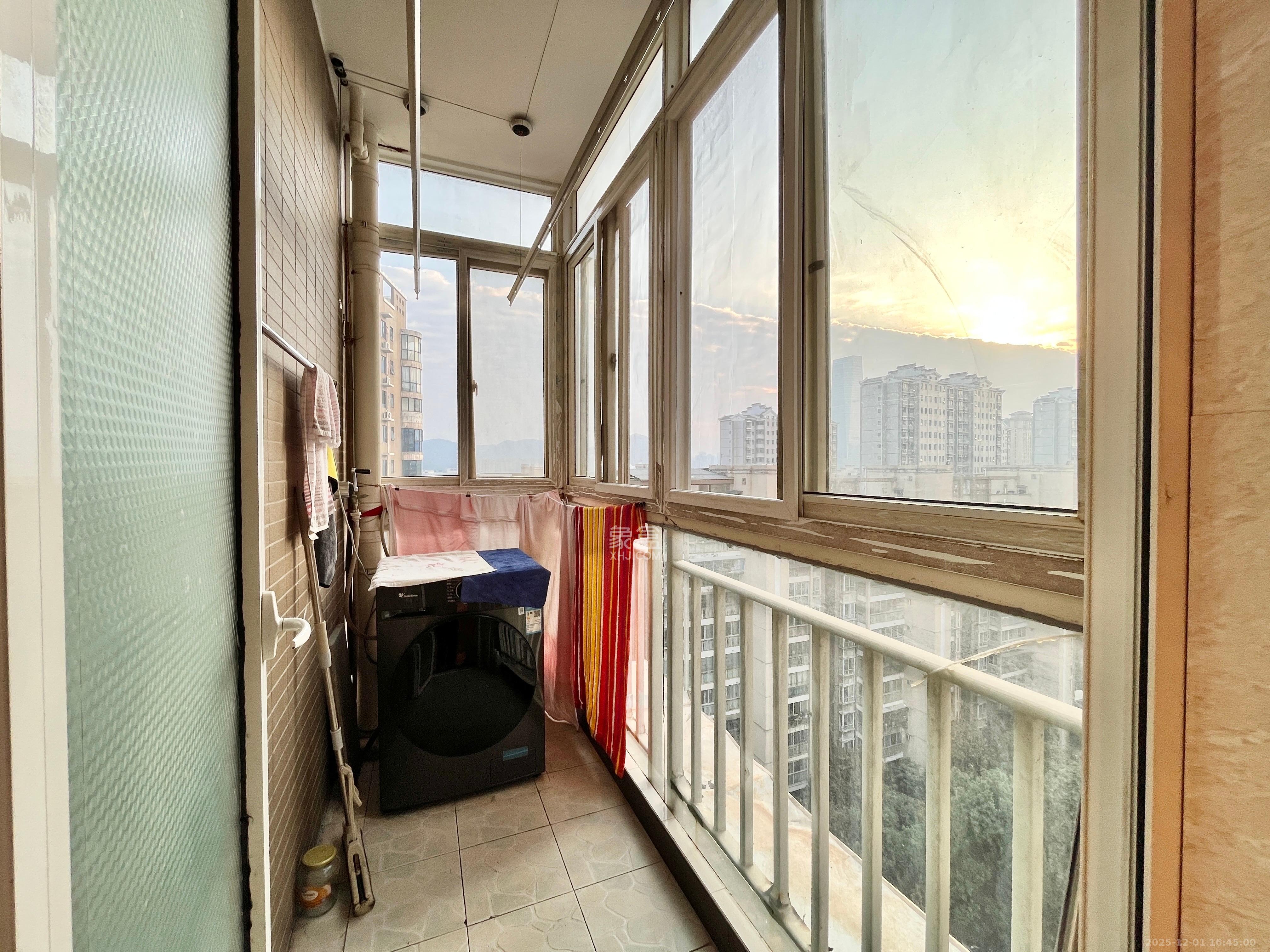 麓山枫情  2室2厅1卫    2400.0元/月室内图