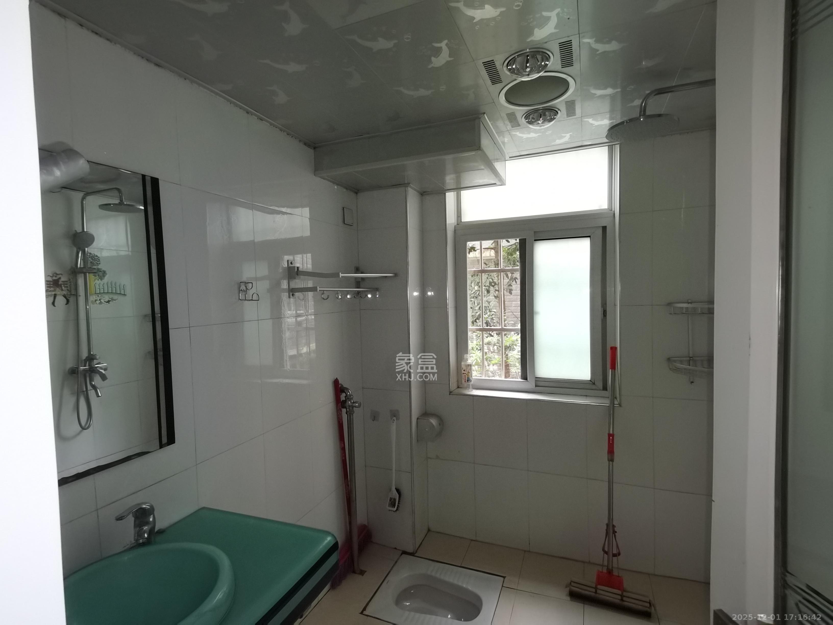 嘉盛华庭(一期、二期、三期) 2室2厅1卫 2100.0元/月 嘉盛华庭(一期、二期、三期) 2室2厅1卫 2100.0元/月室内图