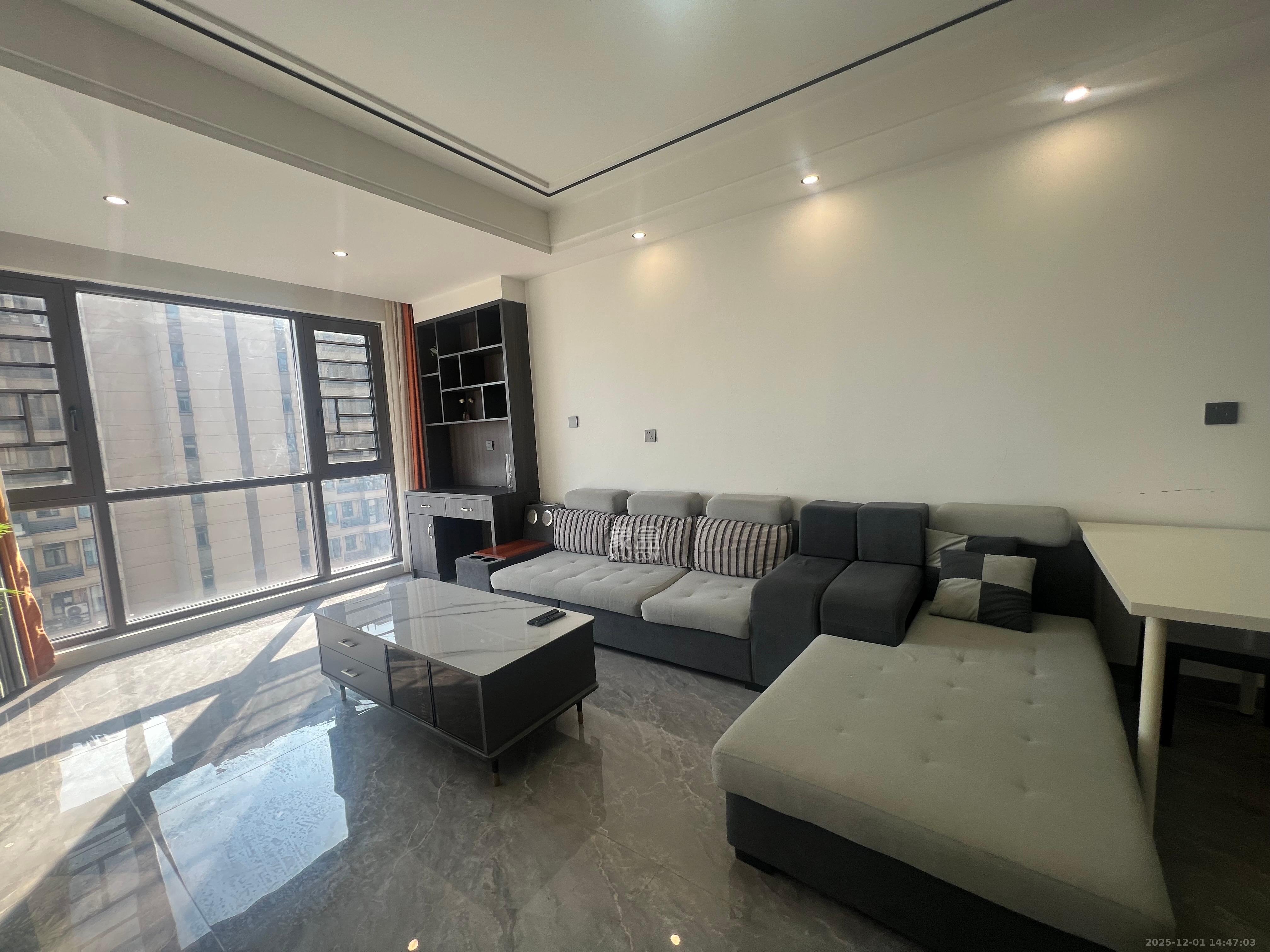 长房东旭国际  1室0厅0卫    3000.0元/月