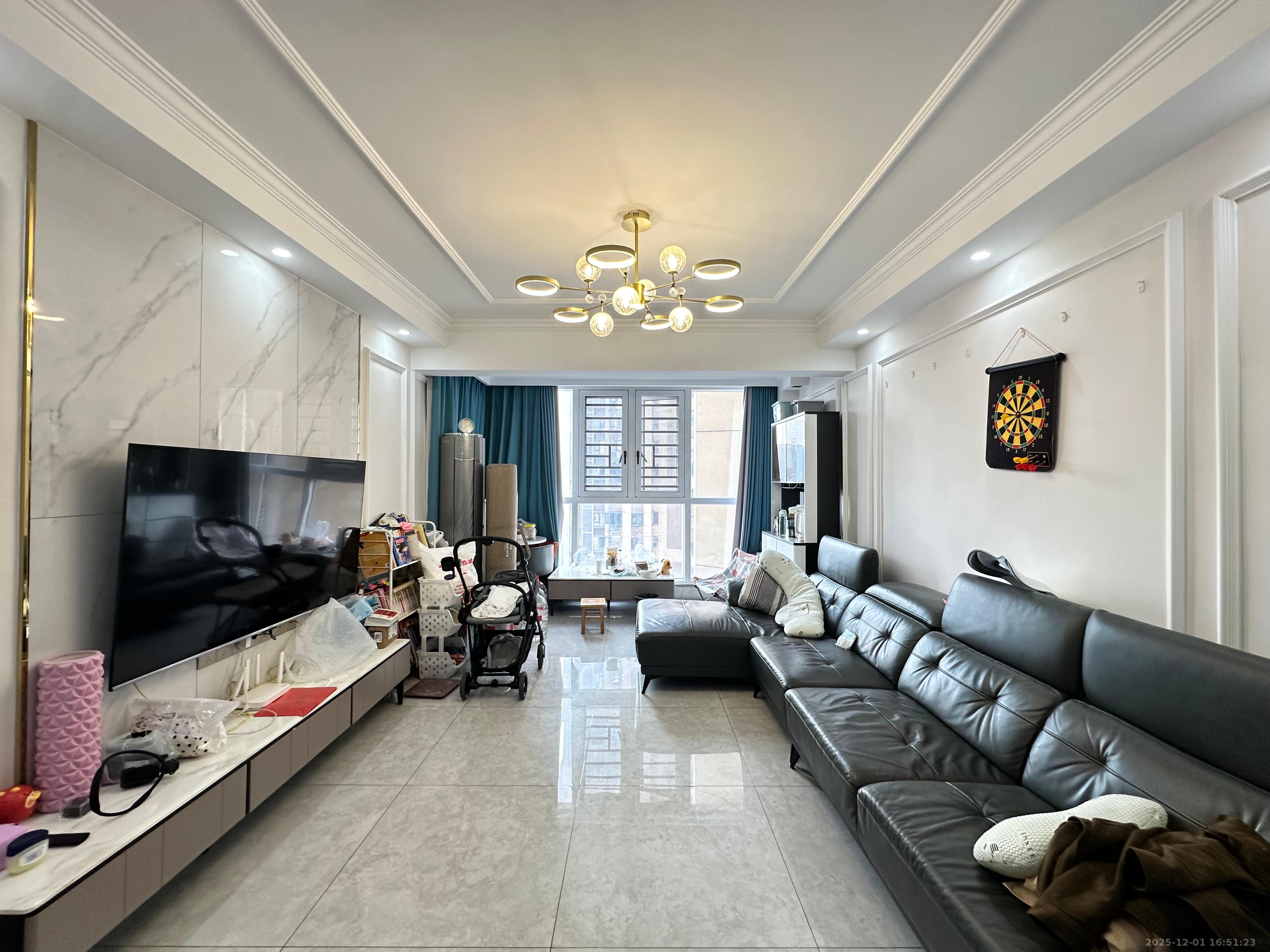 振业城三期  4室2厅2卫    3800.0元/月