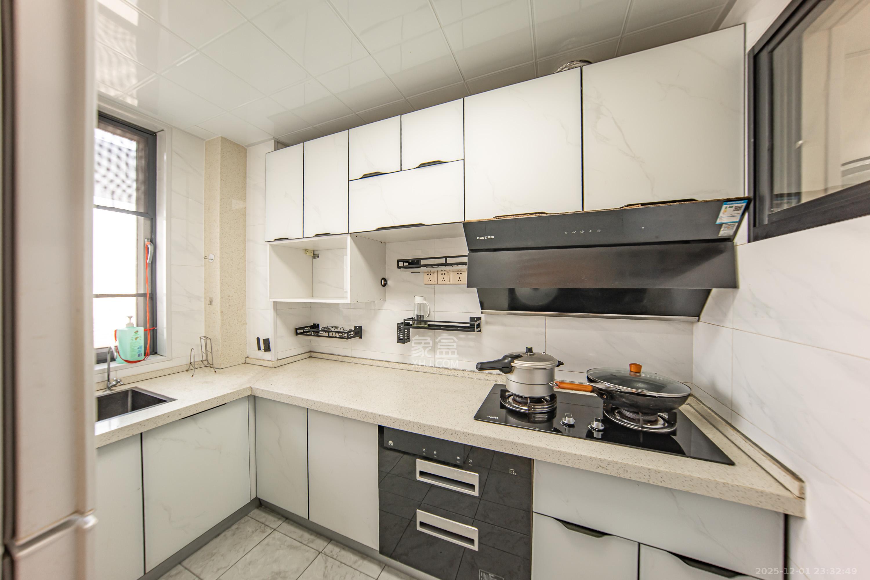 阳光100二期  2室2厅1卫    79.0万厨房