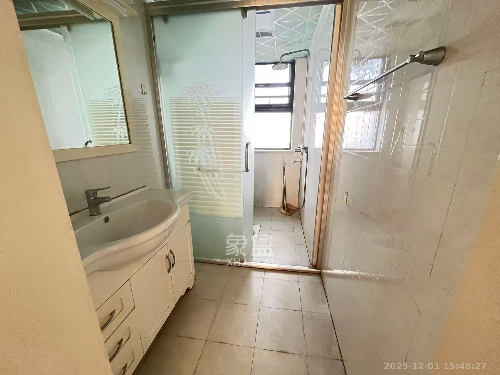 莱茵城 3室2厅2卫 2200.0元/月 莱茵城 3室2厅2卫 2200.0元/月室内图