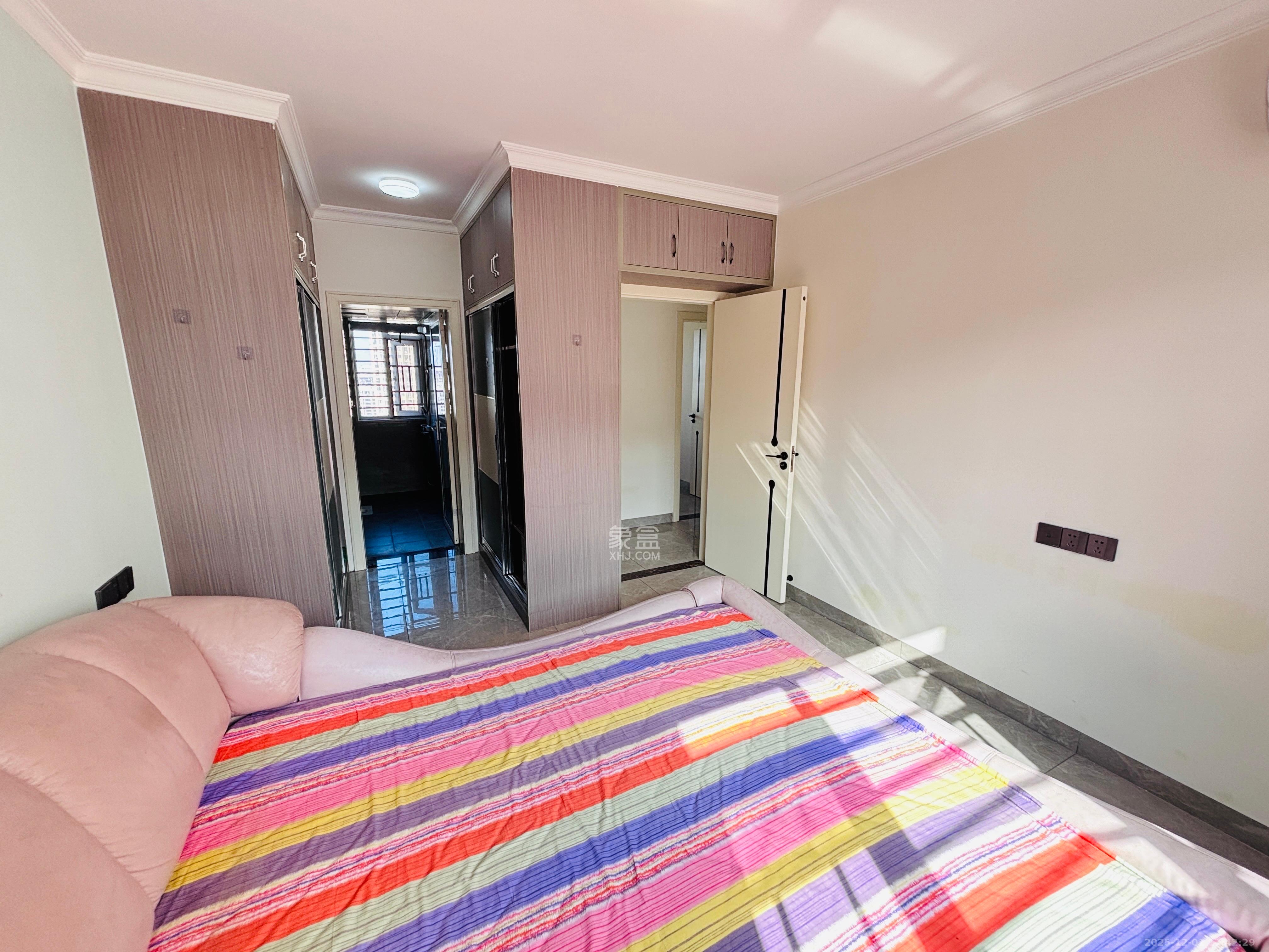 洋湖春园 4室2厅2卫 2900.0元/月 洋湖春园 4室2厅2卫 2900.0元/月室内图