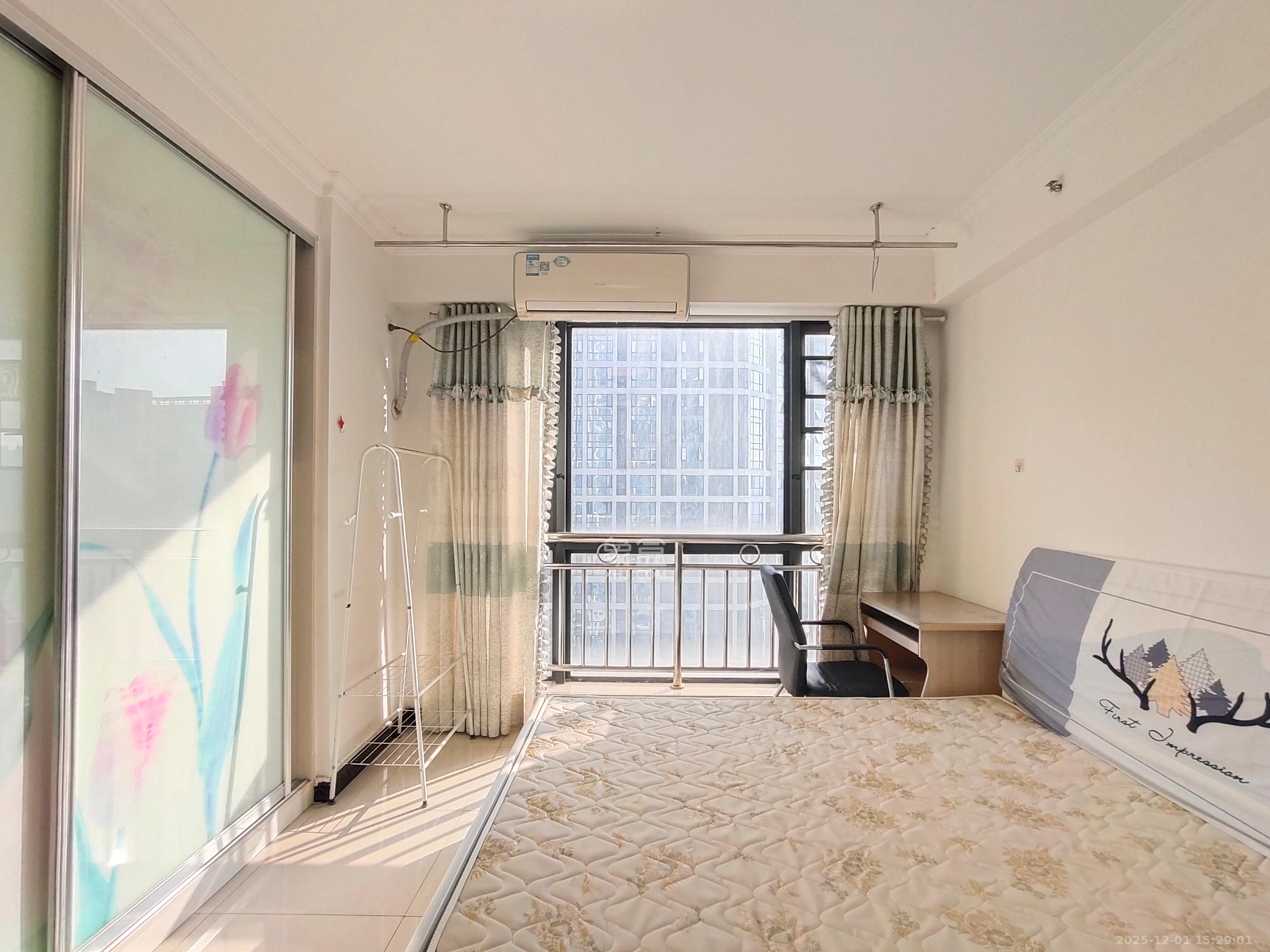 融科东南海  1室1厅1卫    1300.0元/月