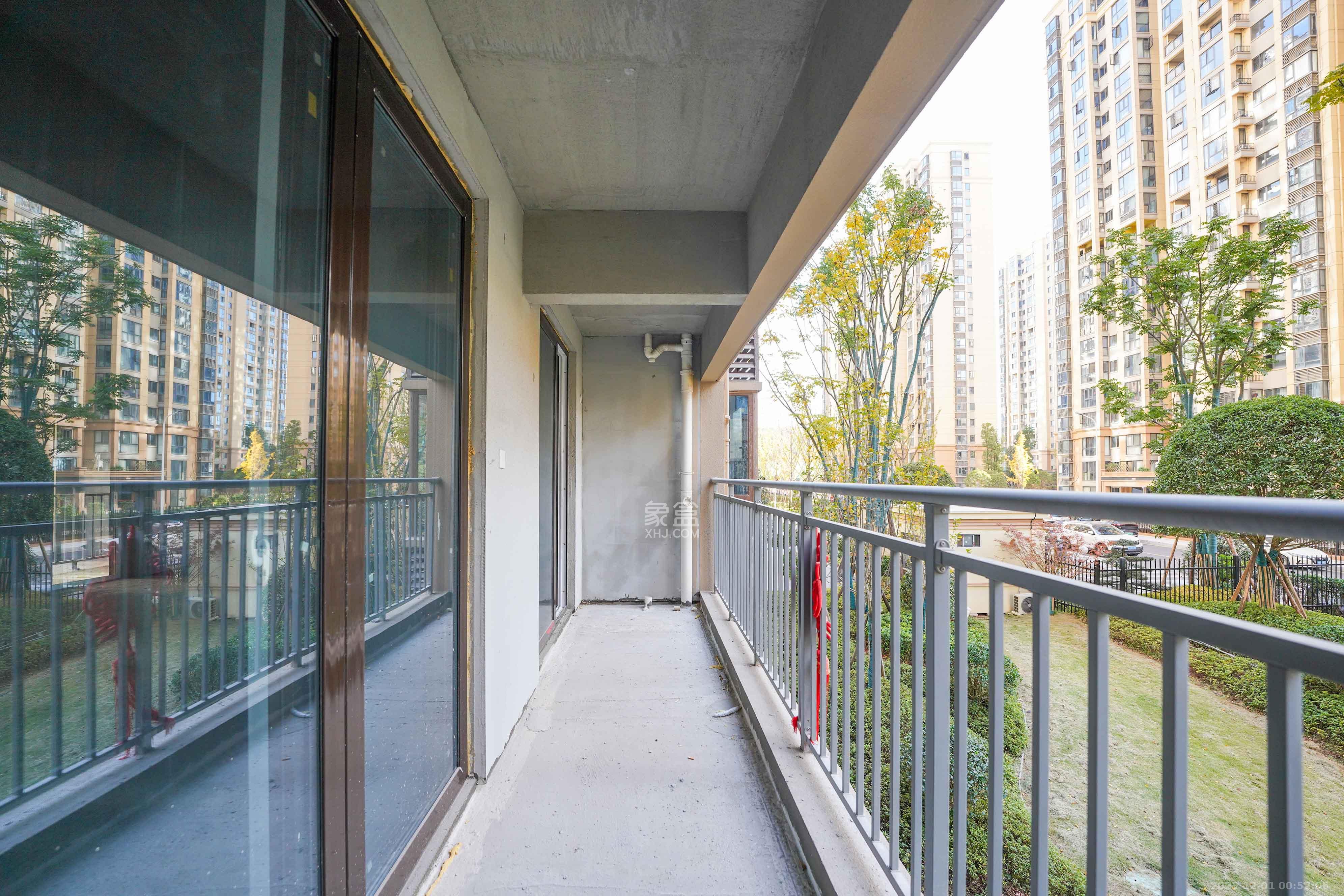 丽发新城 4室2厅2卫 93.0万 丽发新城 4室2厅2卫 93.0万阳台