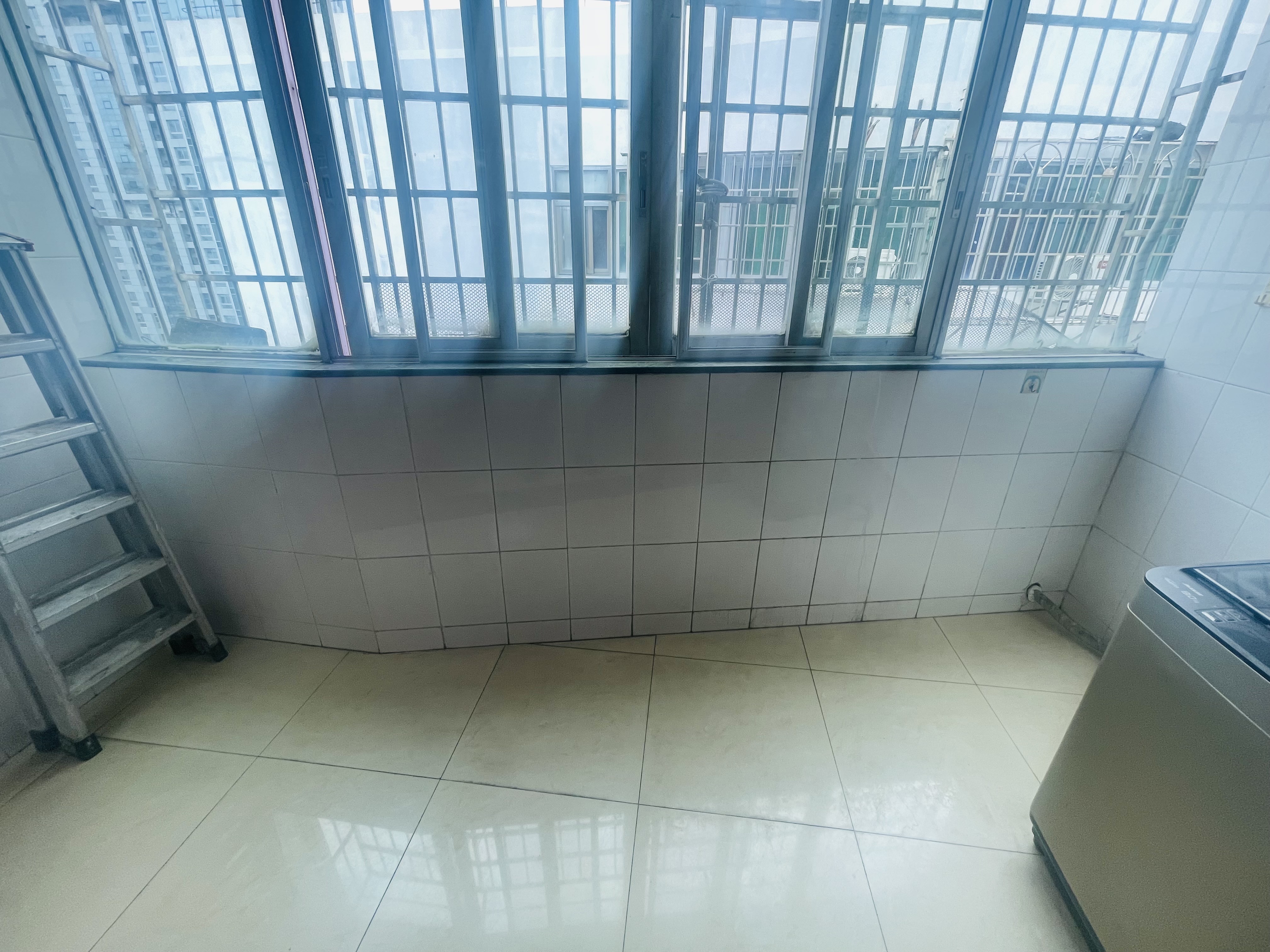 海南国际贸易商务大厦 3室1厅1卫 130.0万 海南国际贸易商务大厦 3室1厅1卫 130.0万客厅