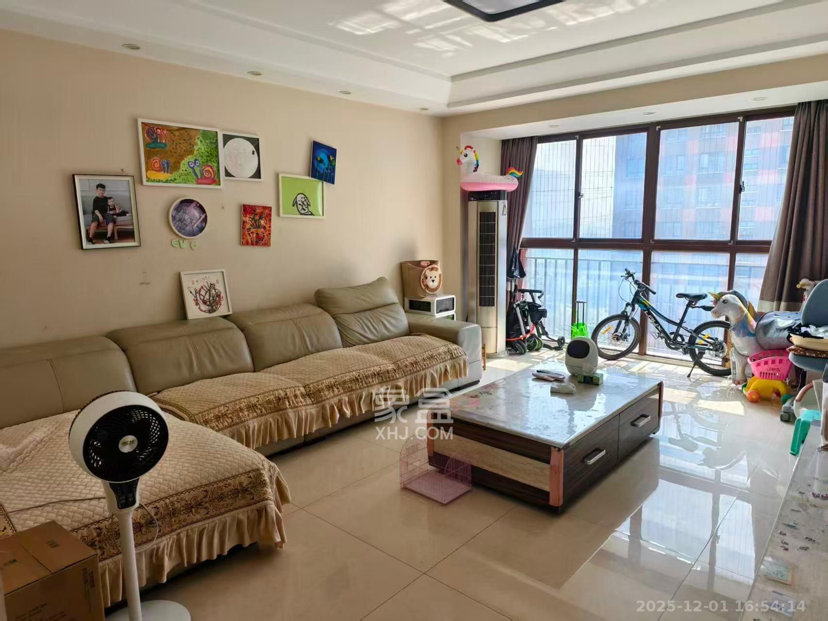 万国城（当代满庭春MOMA）一期  3室2厅2卫    2600.0元/月室内图1