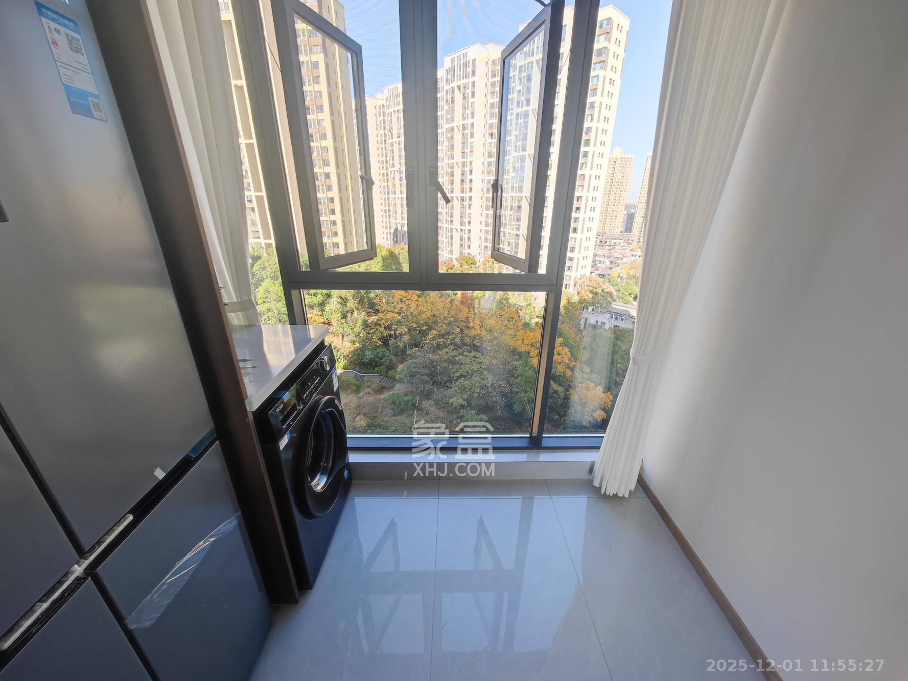 卓越蔚蓝城邦 3室2厅2卫 108.0万 卓越蔚蓝城邦 3室2厅2卫 108.0万阳台