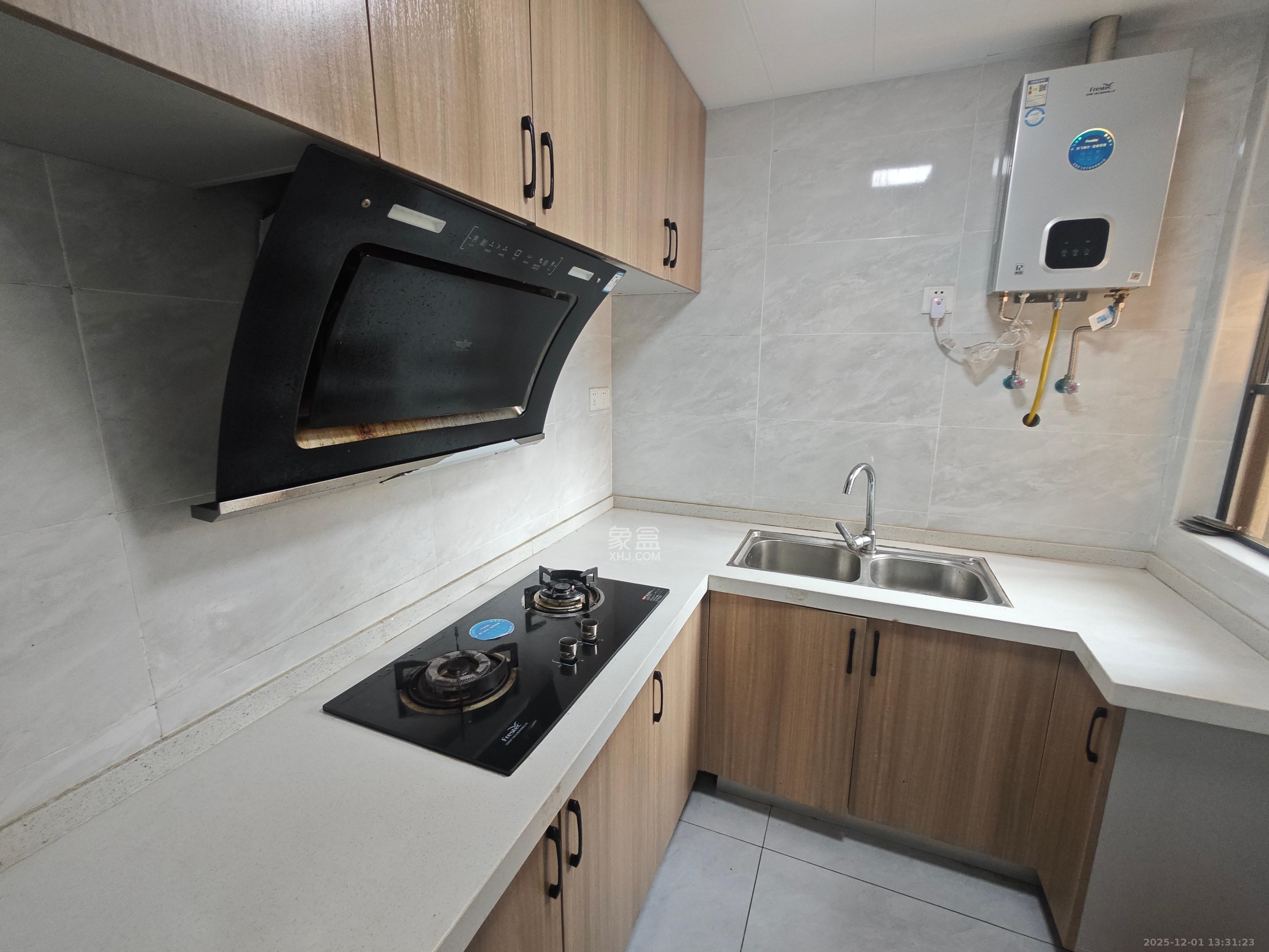 保利城(中航城国际社区、郡原美村) 4室2厅2卫 2600.0元/月 保利城(中航城国际社区、郡原美村) 4室2厅2卫 2600.0元/月室内图