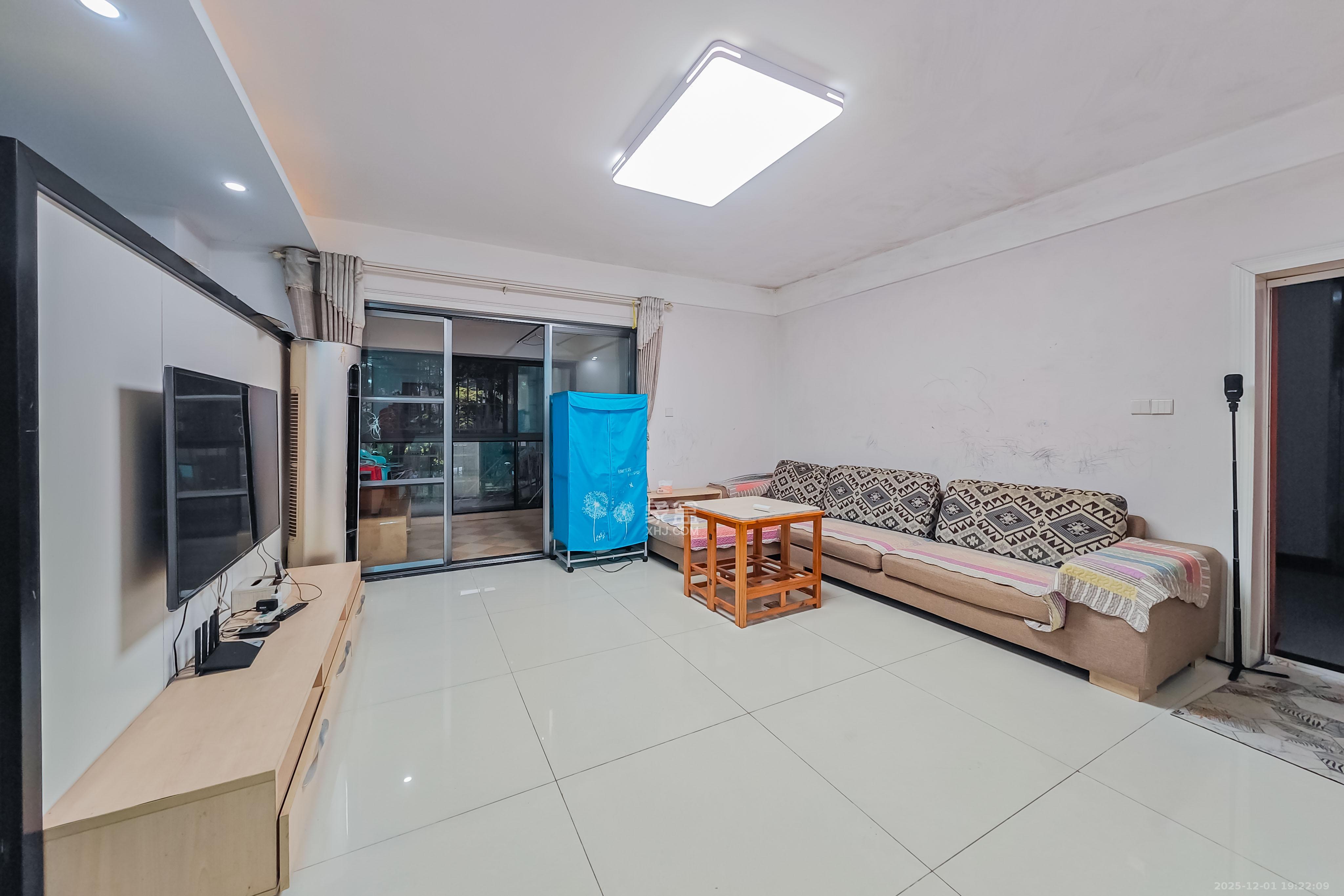 中城丽景香山园 3室2厅2卫 92.0万 中城丽景香山园 3室2厅2卫 92.0万客厅