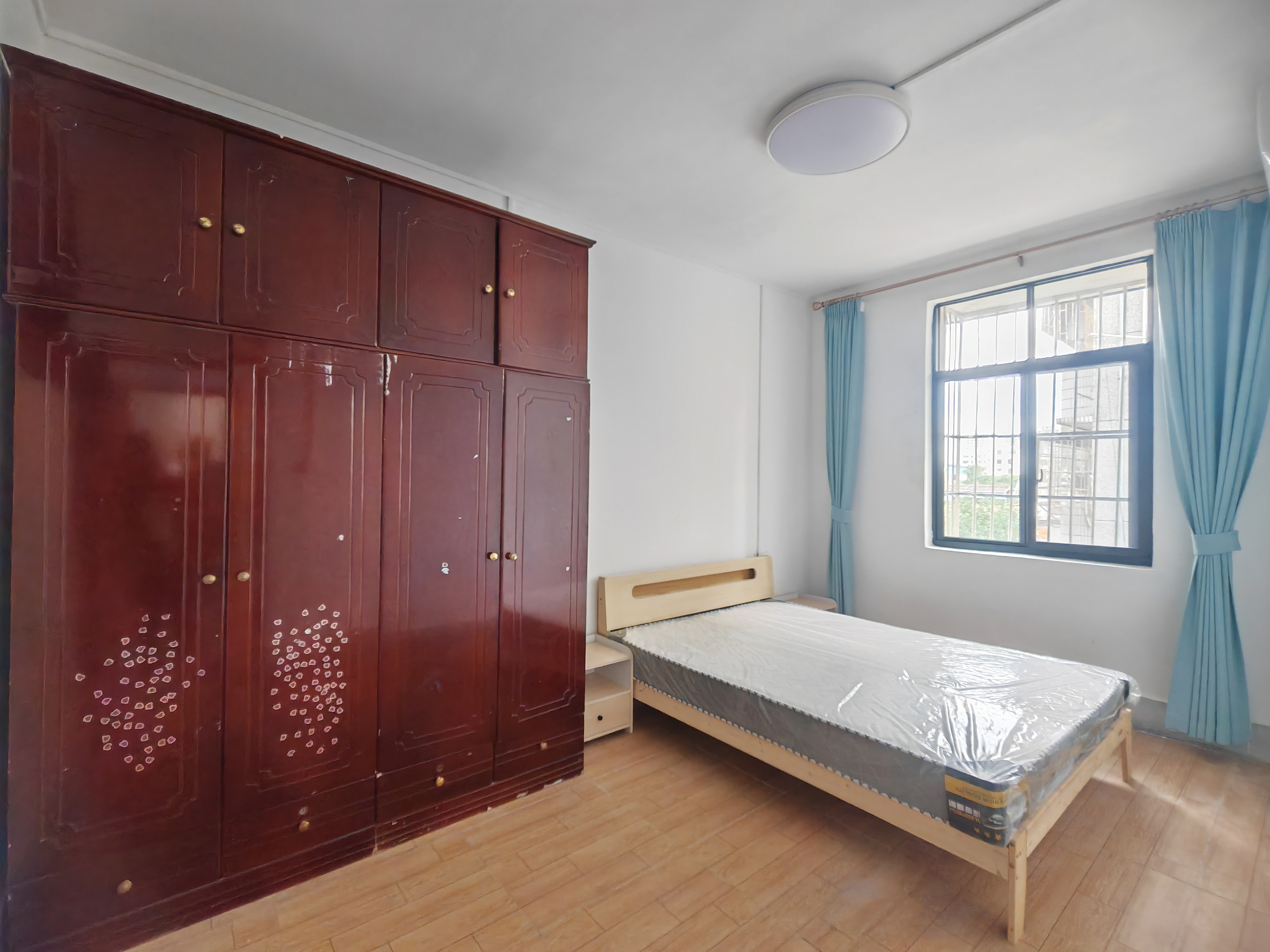 琼山教育局 3室2厅1卫 1800.0元/月 琼山教育局 3室2厅1卫 1800.0元/月室内图