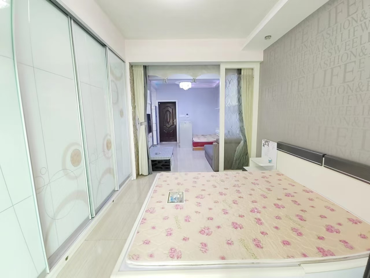 水映豪廷（一，二，三期）  1室1厅1卫    1400.0元/月室内图