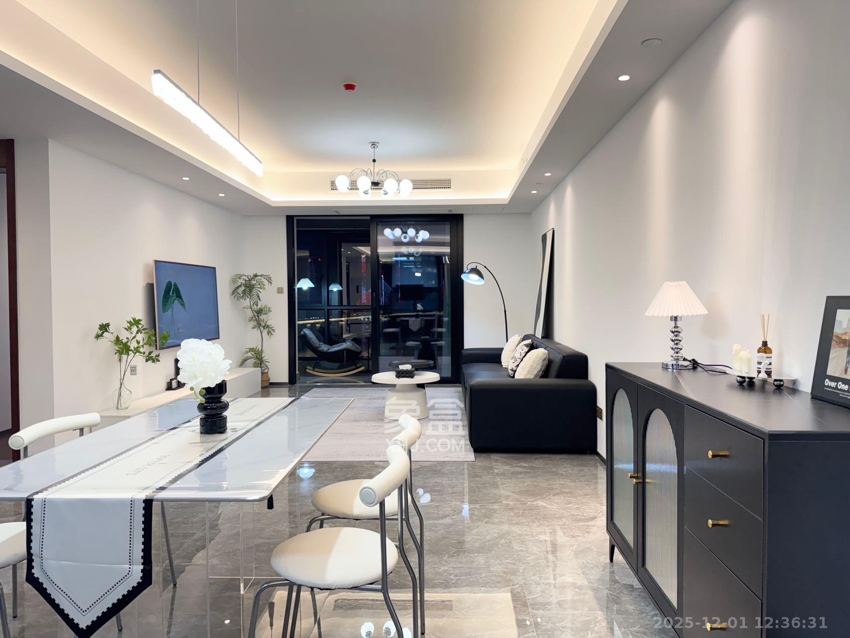 北辰瀚江府  3室2厅2卫    7500.0元/月