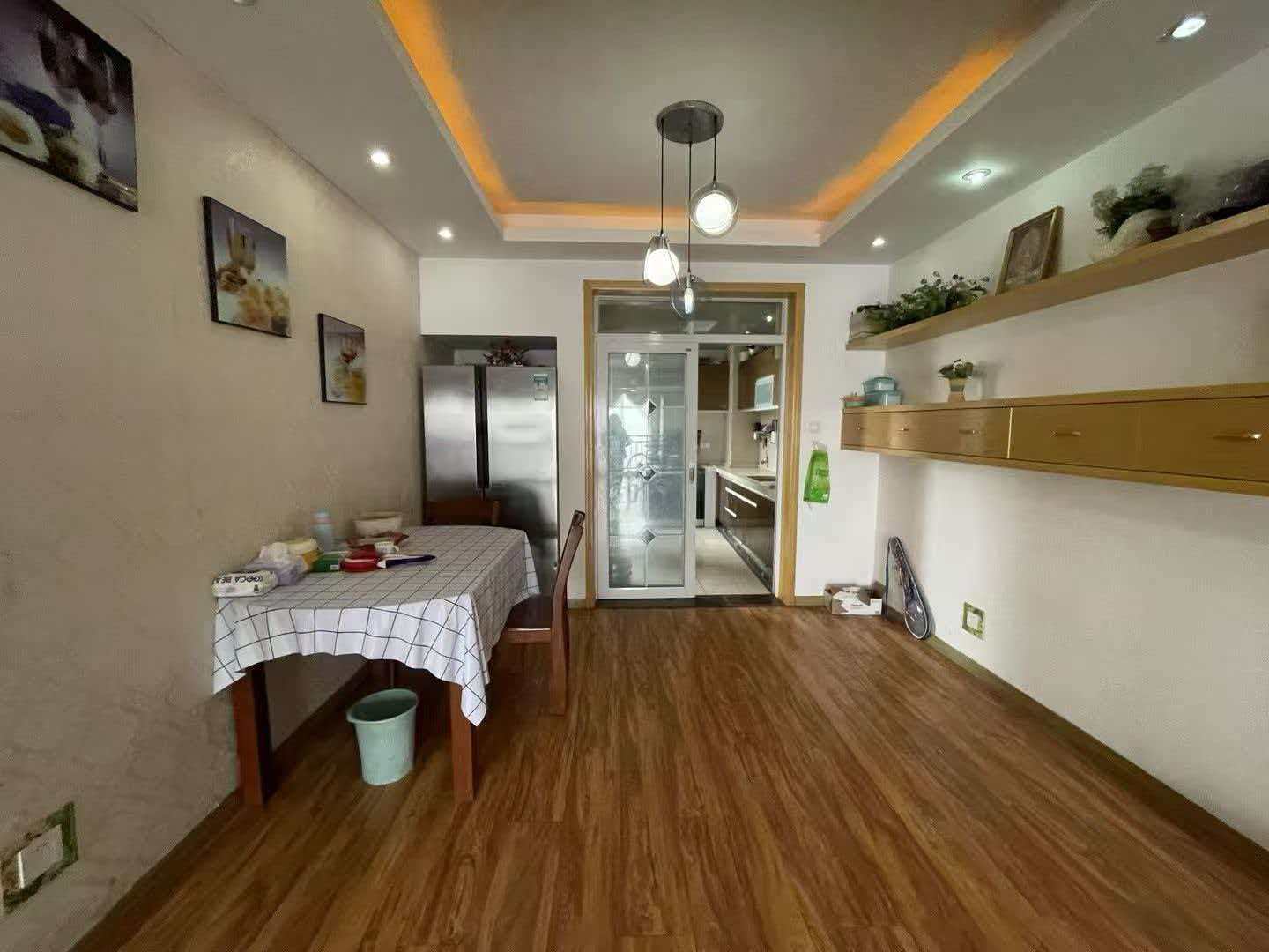 香山红叶  4室2厅2卫    49.8万客厅