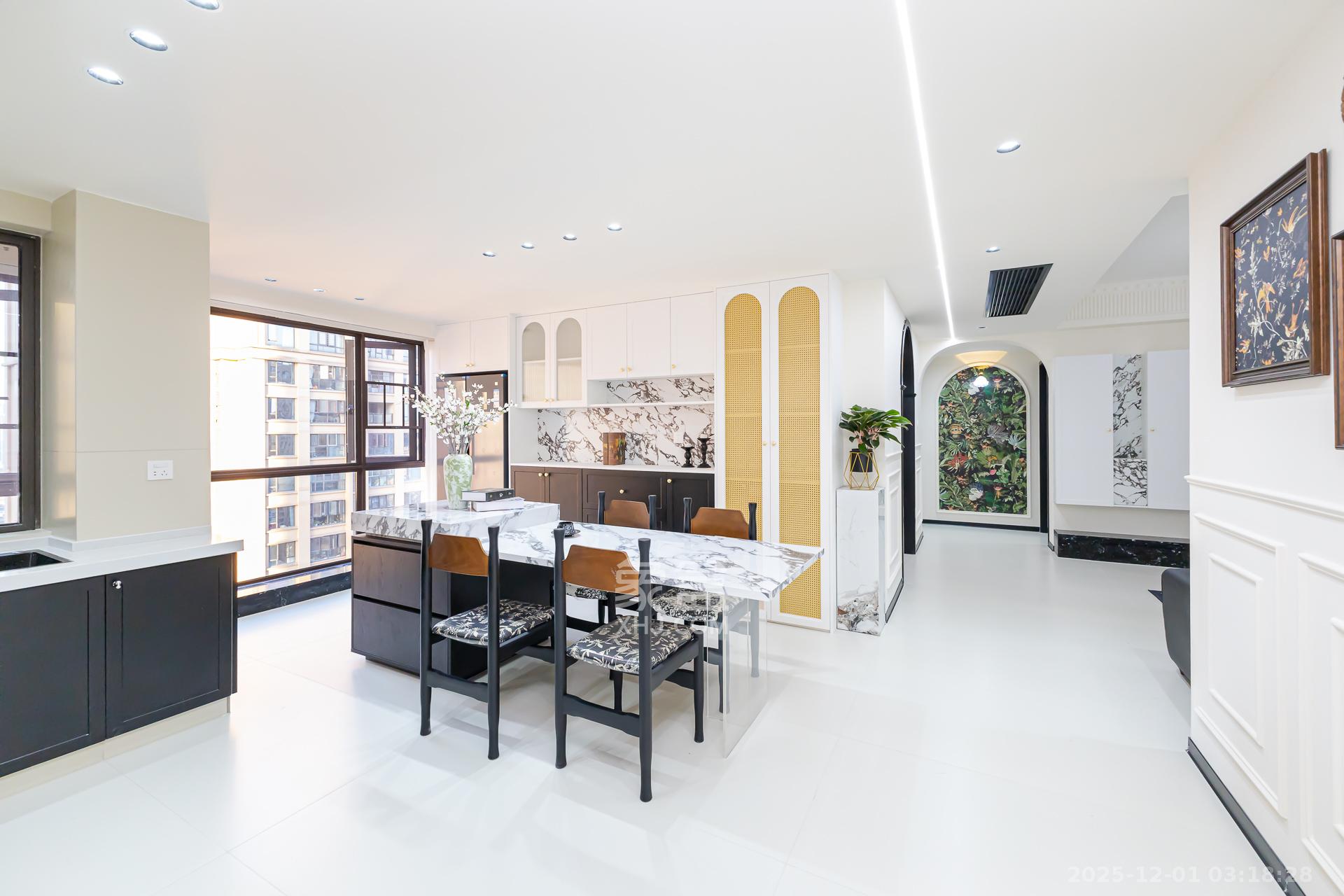 润和又一城  4室2厅2卫    106.8万客厅