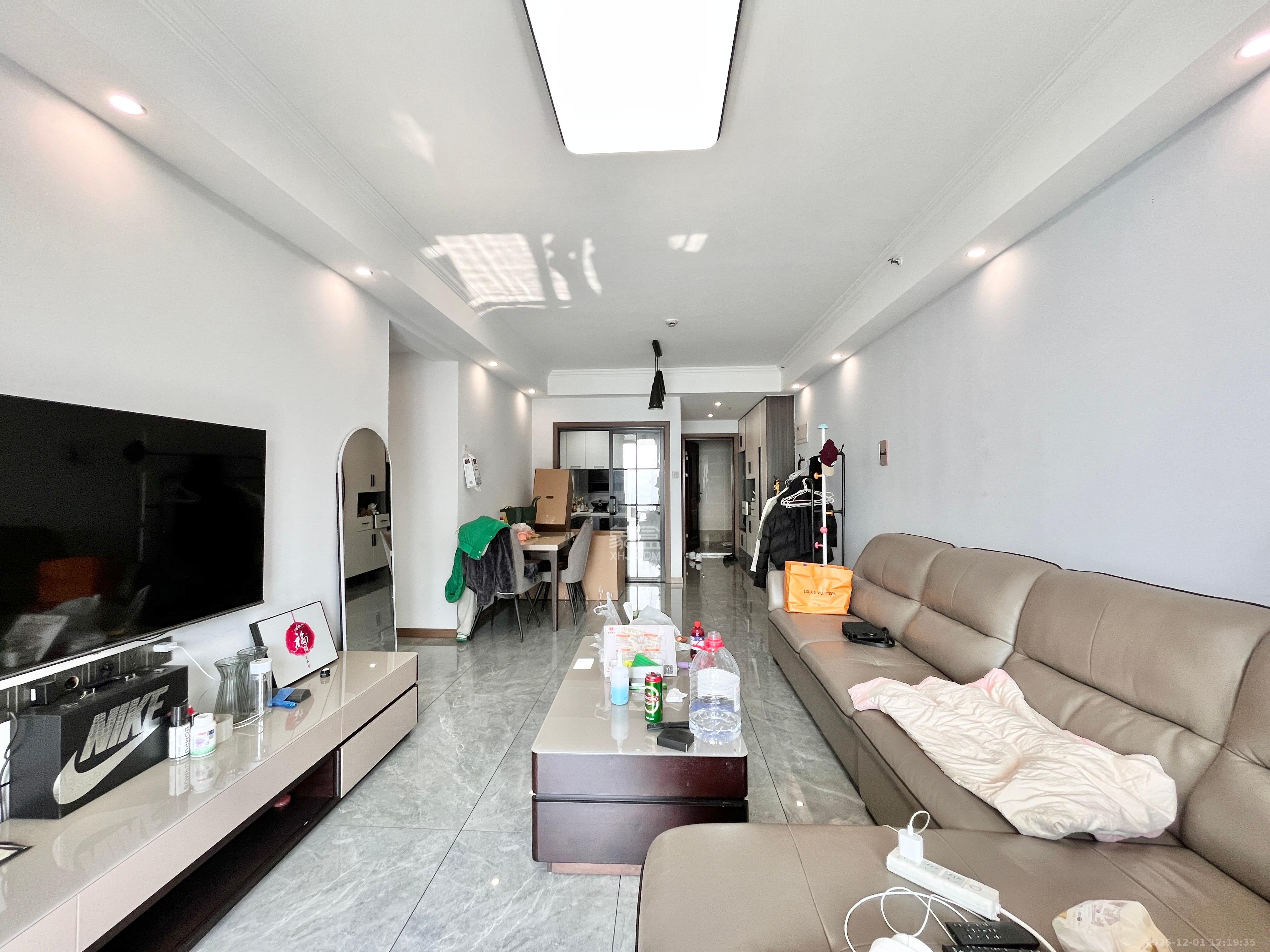 南山梅溪一方  3室2厅2卫    2900.0元/月室内图