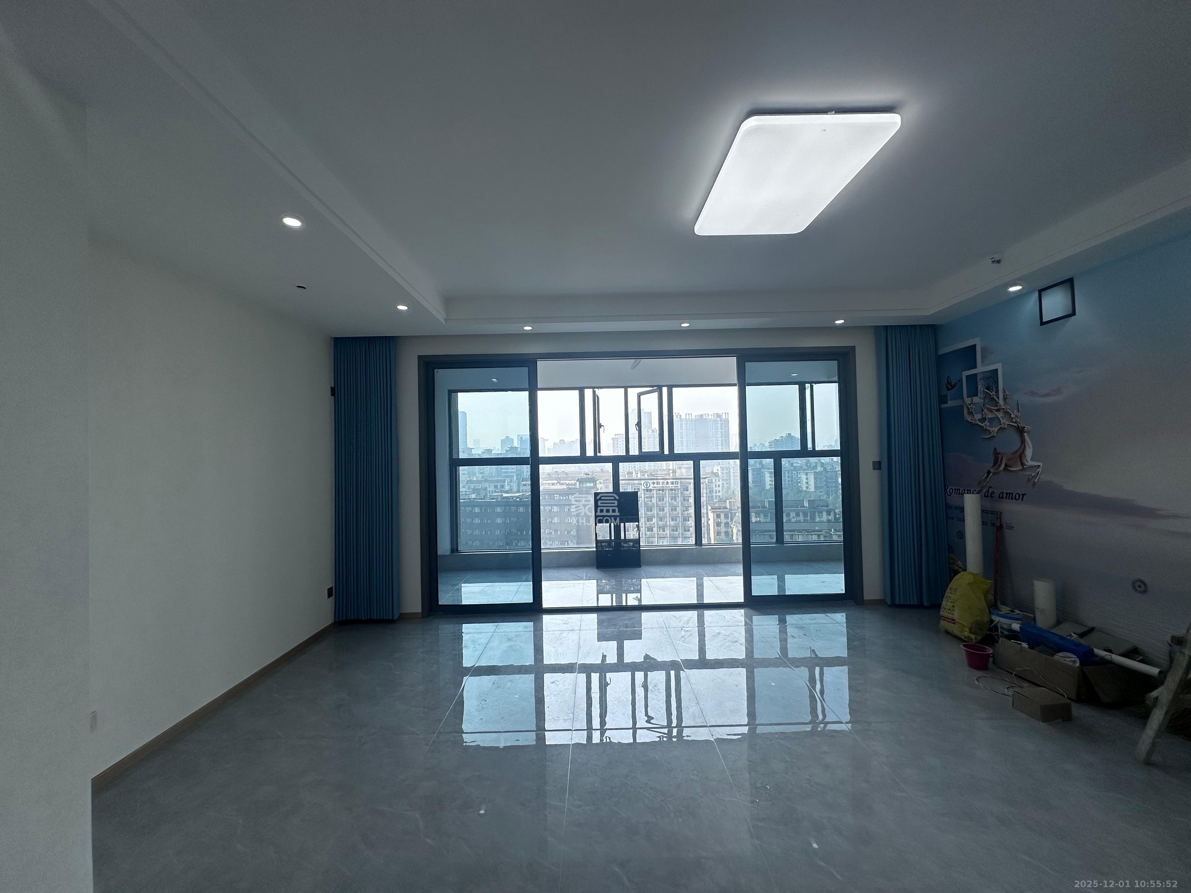 长房国际广场（长房商业广场）  4室2厅3卫    5200.0元/月