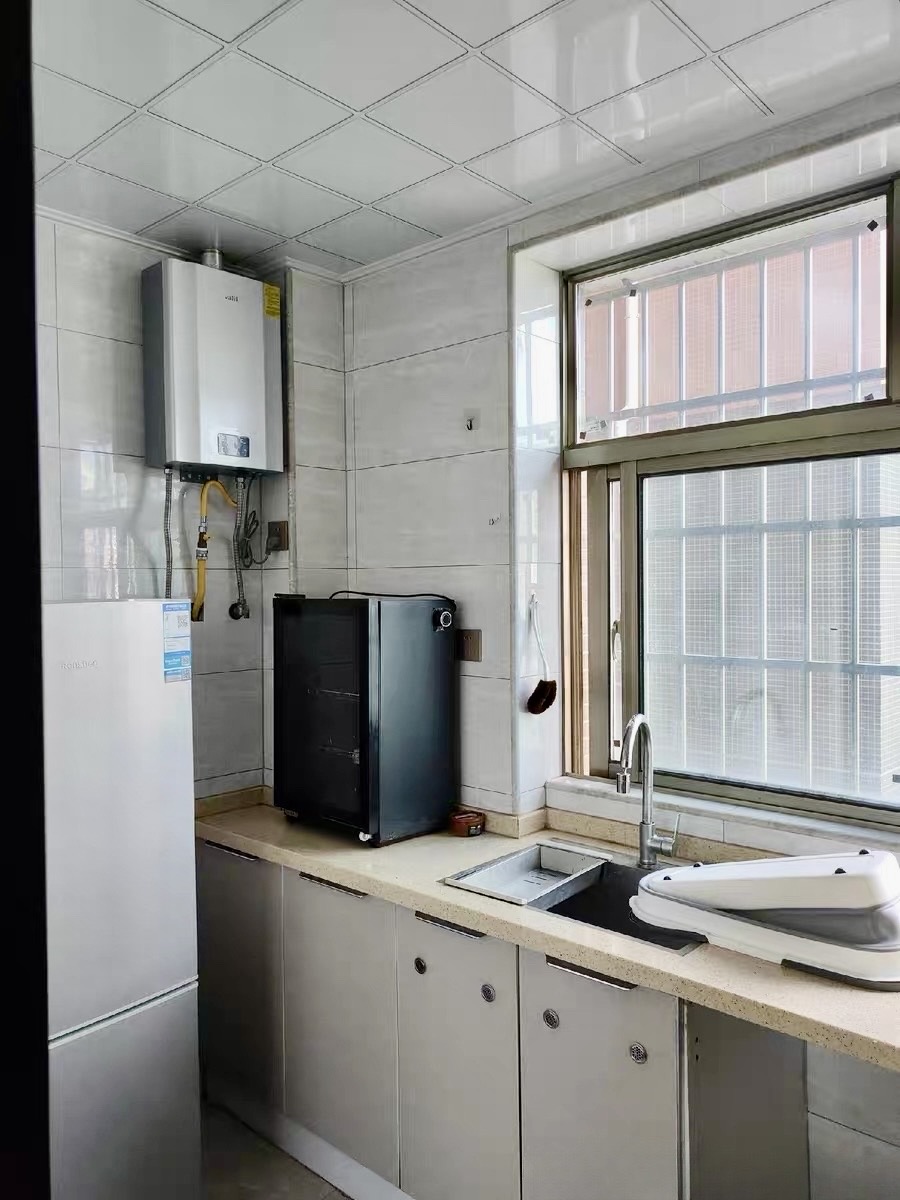 润龙花园 2室1厅1卫 3200.0元/月 润龙花园 2室1厅1卫 3200.0元/月室内图