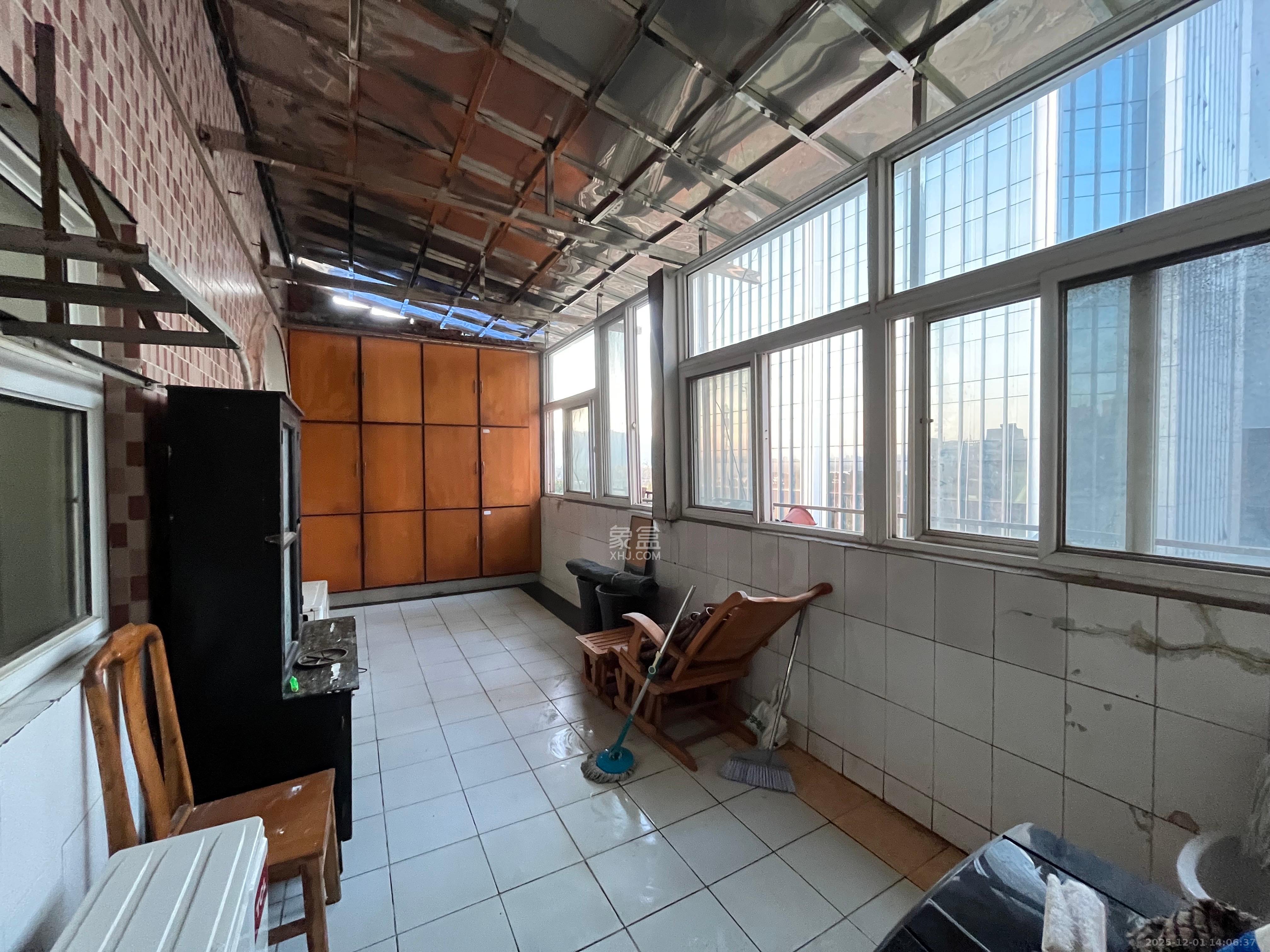 枣子园小区 3室2厅1卫 2400.0元/月 枣子园小区 3室2厅1卫 2400.0元/月室内图