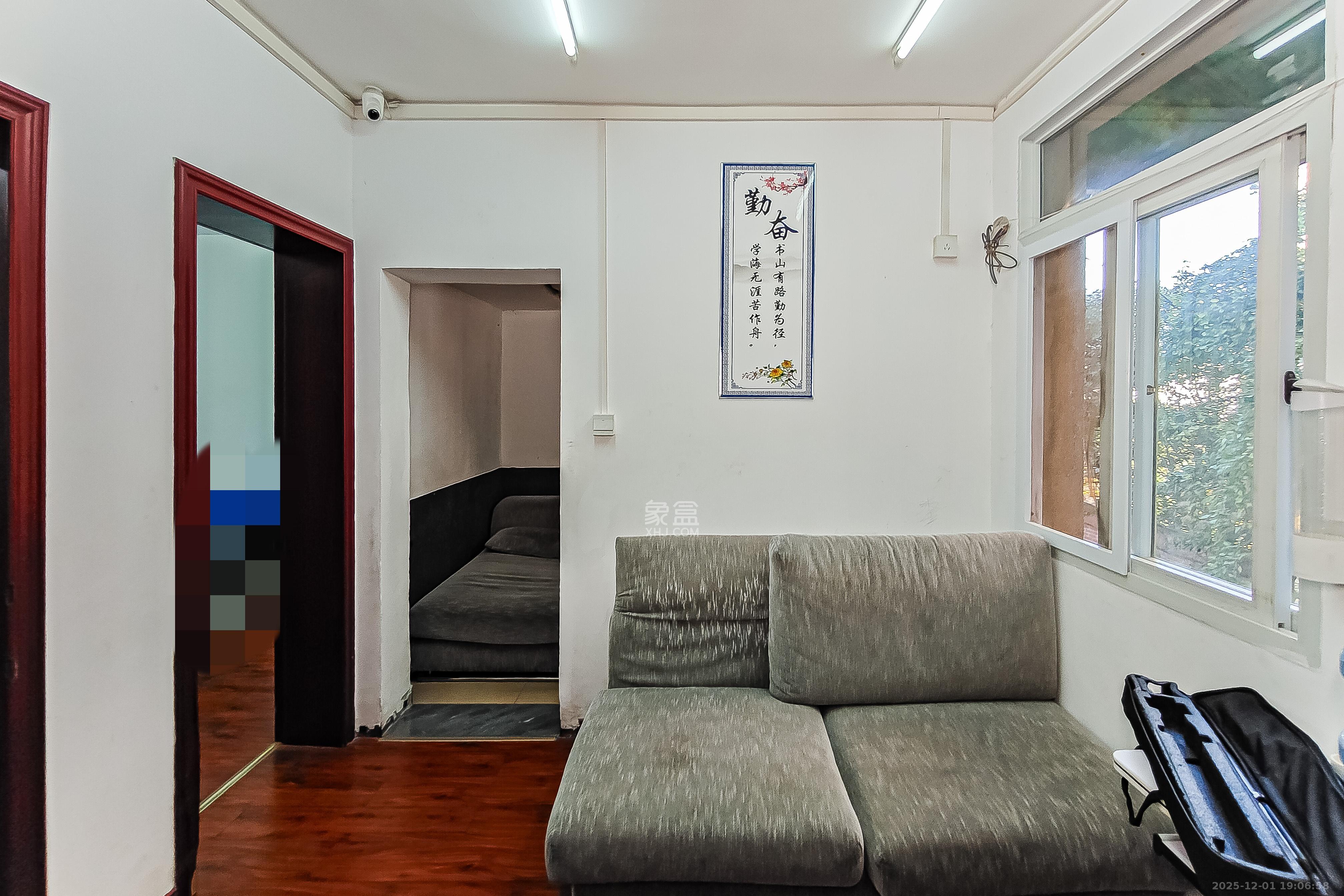 雅礼天心中学(市二十二中学) 3室2厅1卫 46.8万 雅礼天心中学(市二十二中学) 3室2厅1卫 46.8万客厅