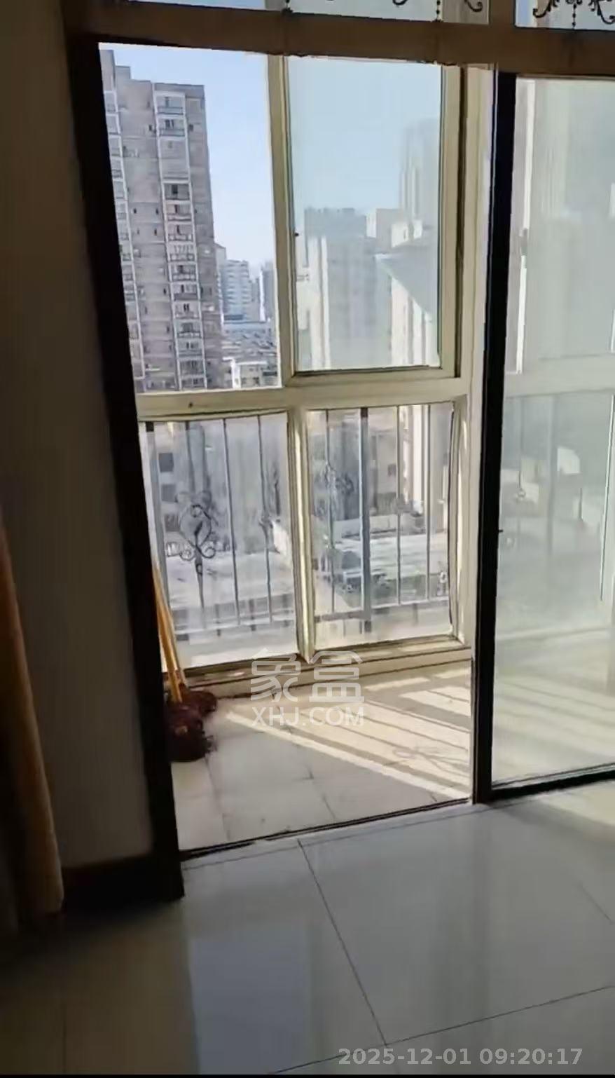 东一时区  1室1厅1卫    1200.0元/月室内图1