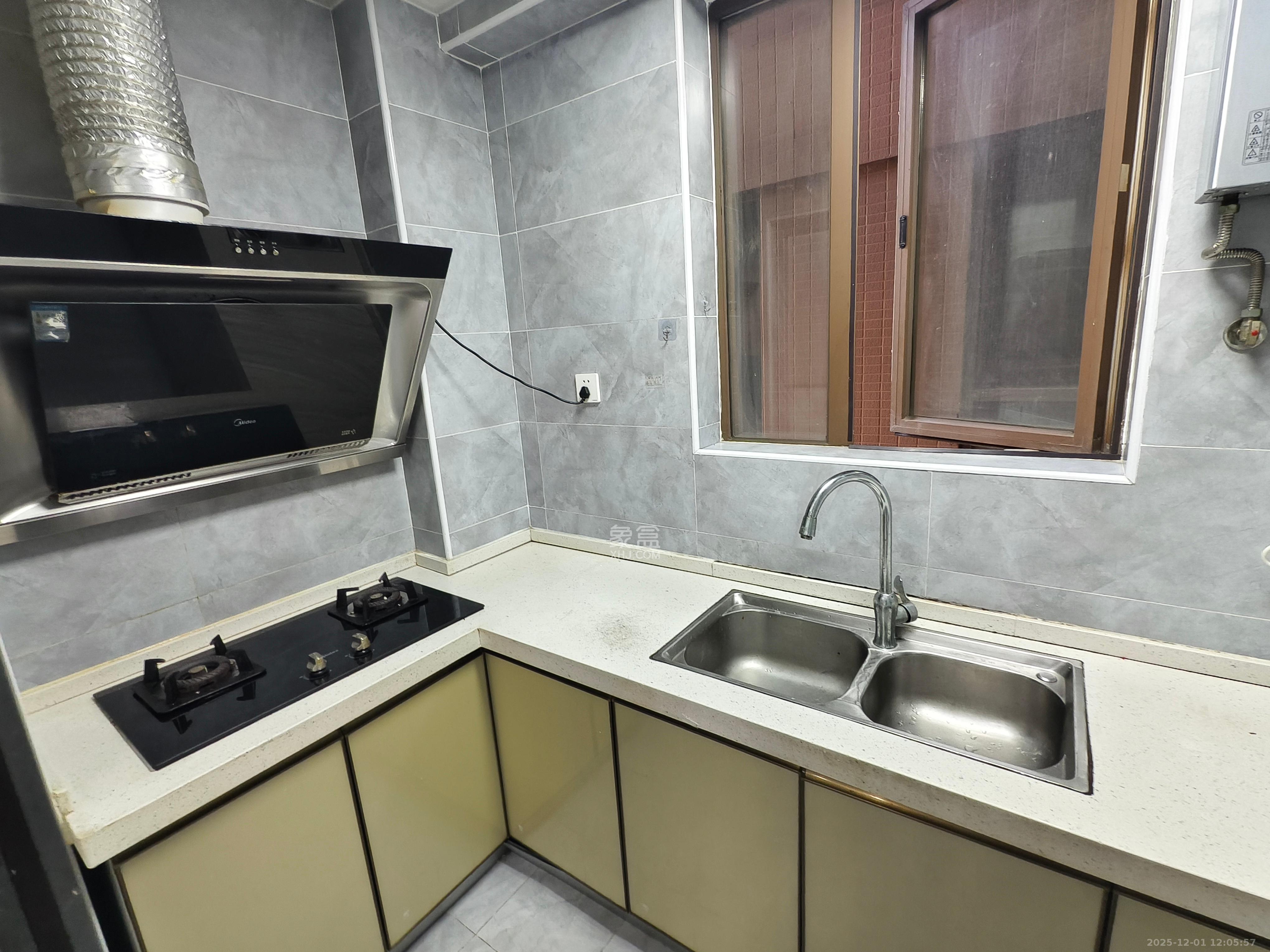 第六都（陆都小区）  3室1厅1卫    3400.0元/月室内图