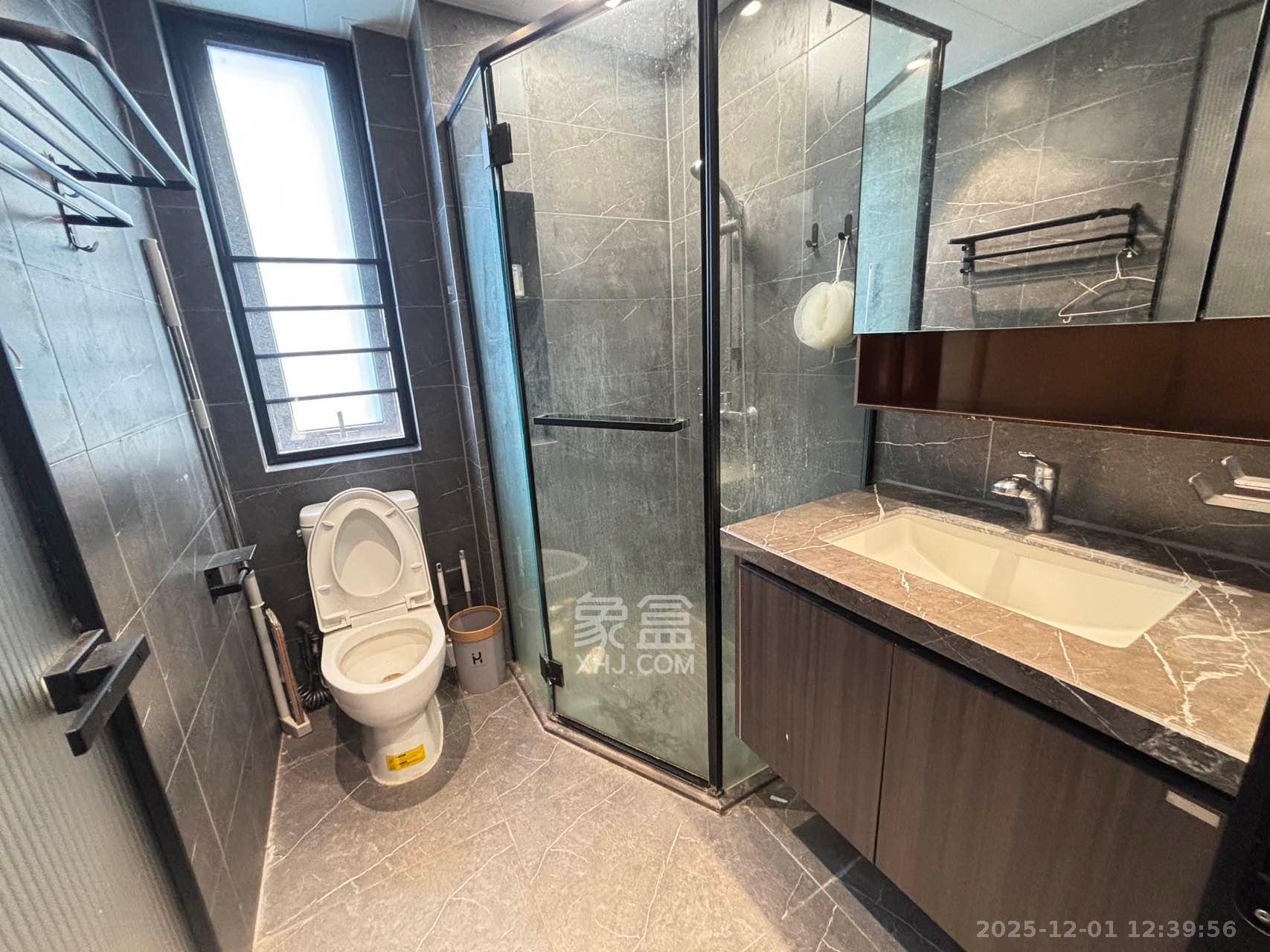 绿地麓云国际一期 5室2厅2卫 5500.0元/月 绿地麓云国际一期 5室2厅2卫 5500.0元/月室内图