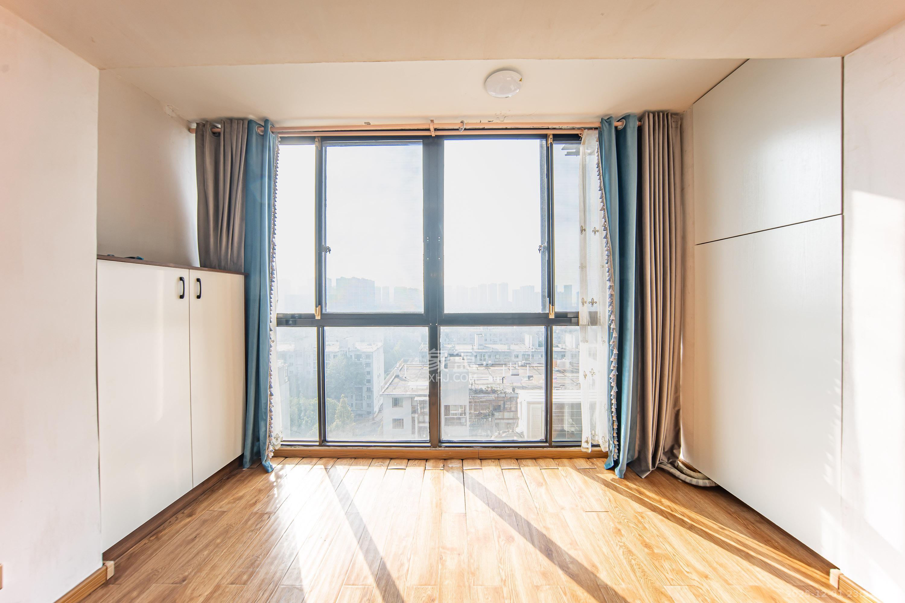 阳光100二期  2室2厅1卫    79.0万阳台