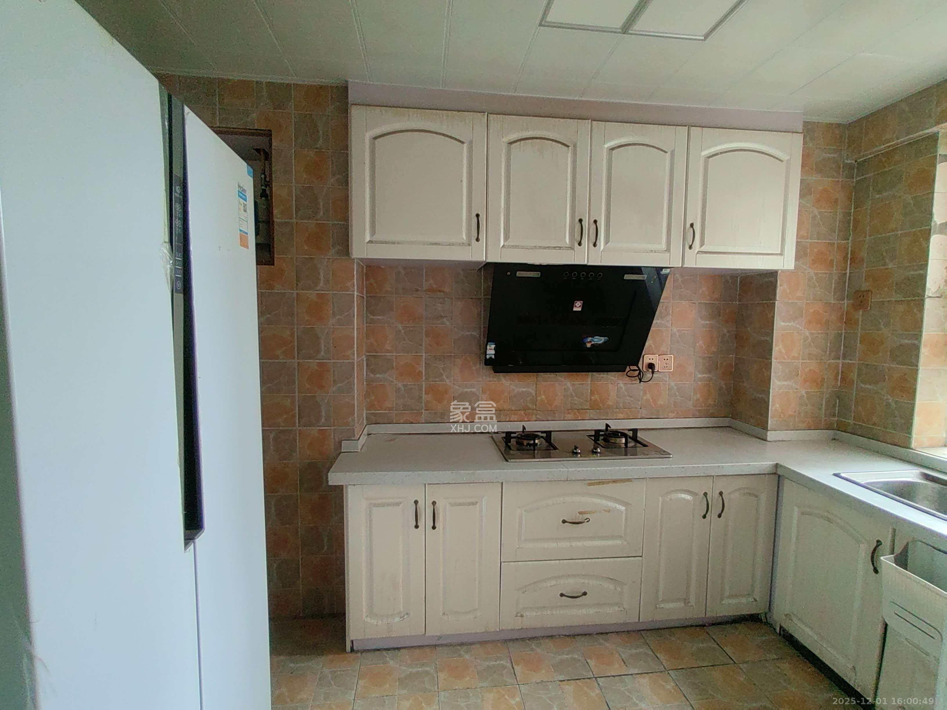 天心电脑城（朝阳丽景，朝阳丽园）  4室2厅2卫    3400.0元/月室内图