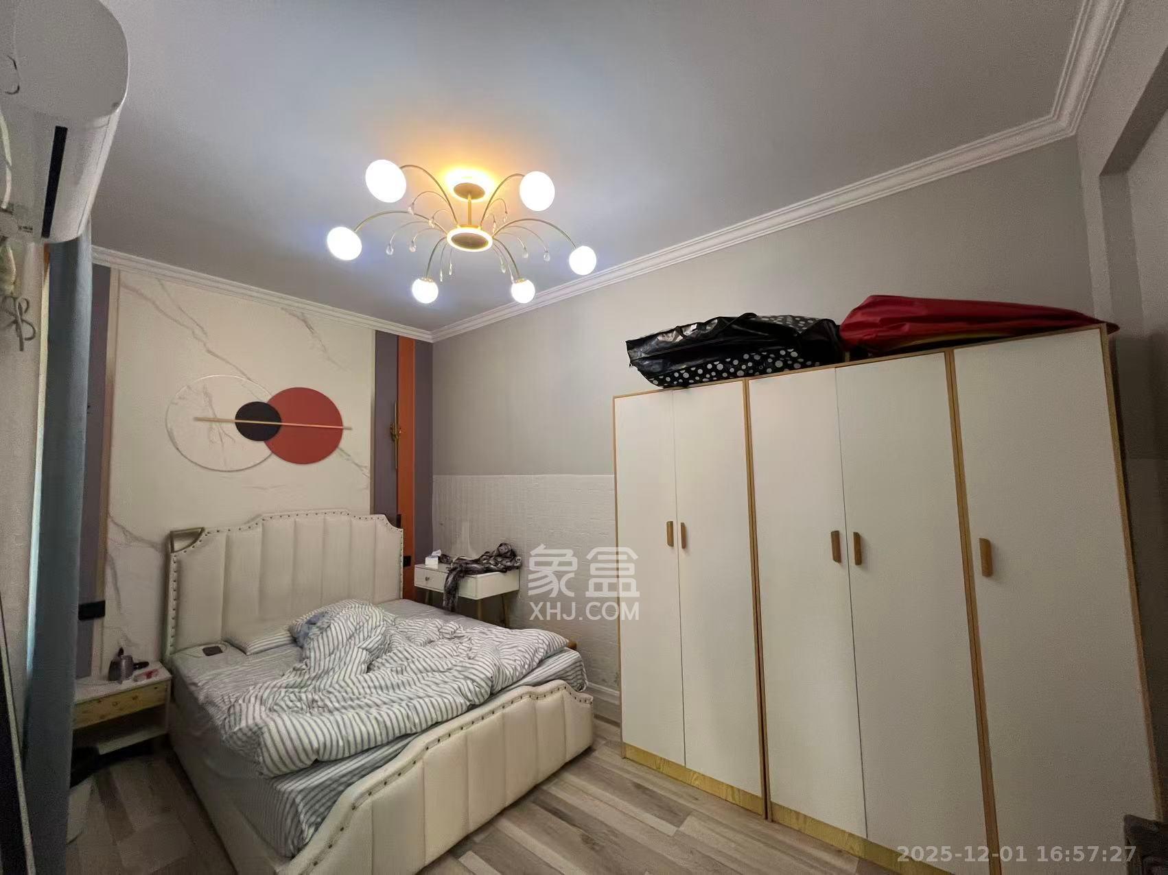 长房东旭国际  3室2厅2卫    3000.0元/月室内图