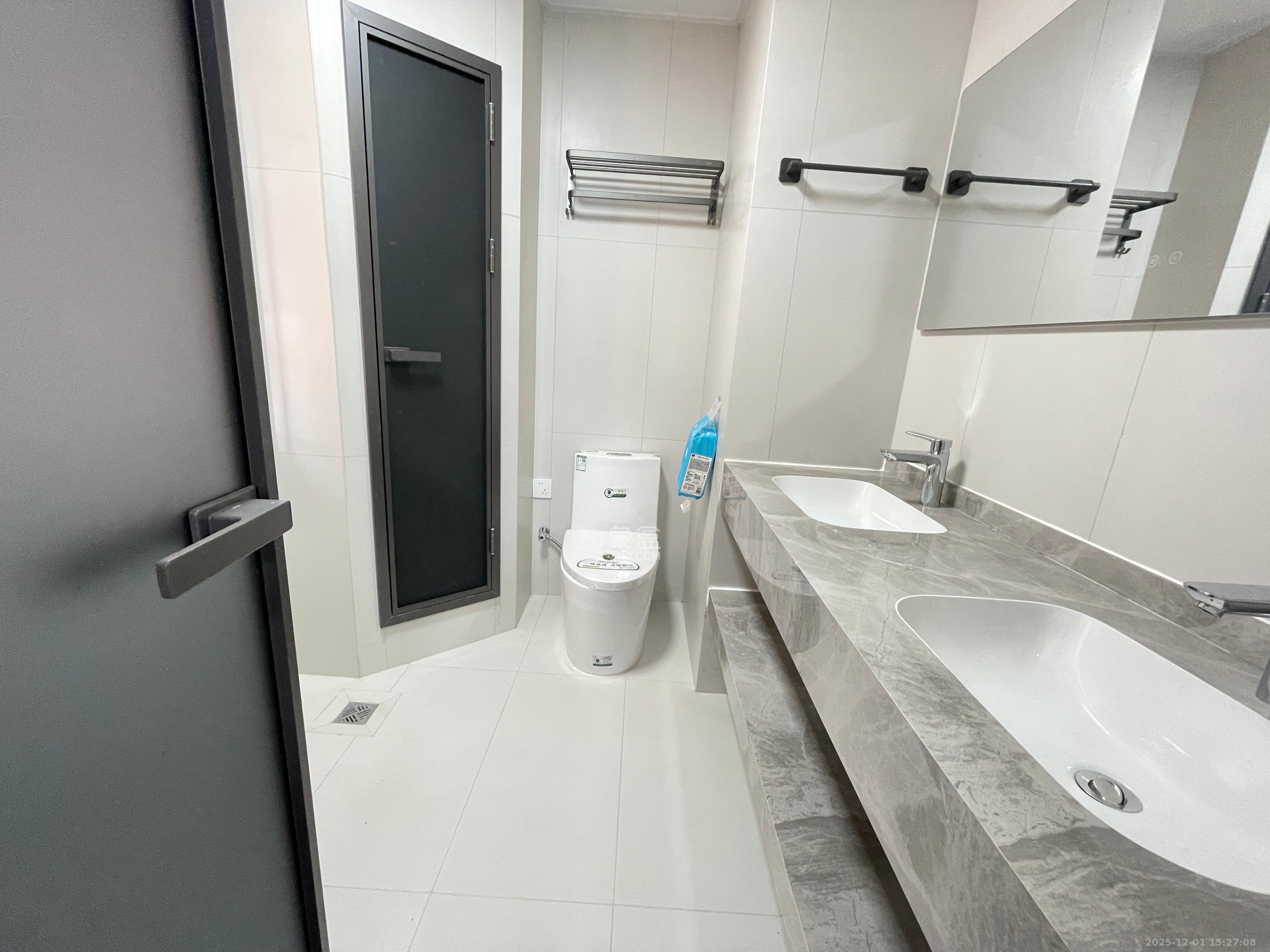 长沙市烟草专卖局单位宿舍 3室2厅1卫 2600.0元/月 长沙市烟草专卖局单位宿舍 3室2厅1卫 2600.0元/月室内图