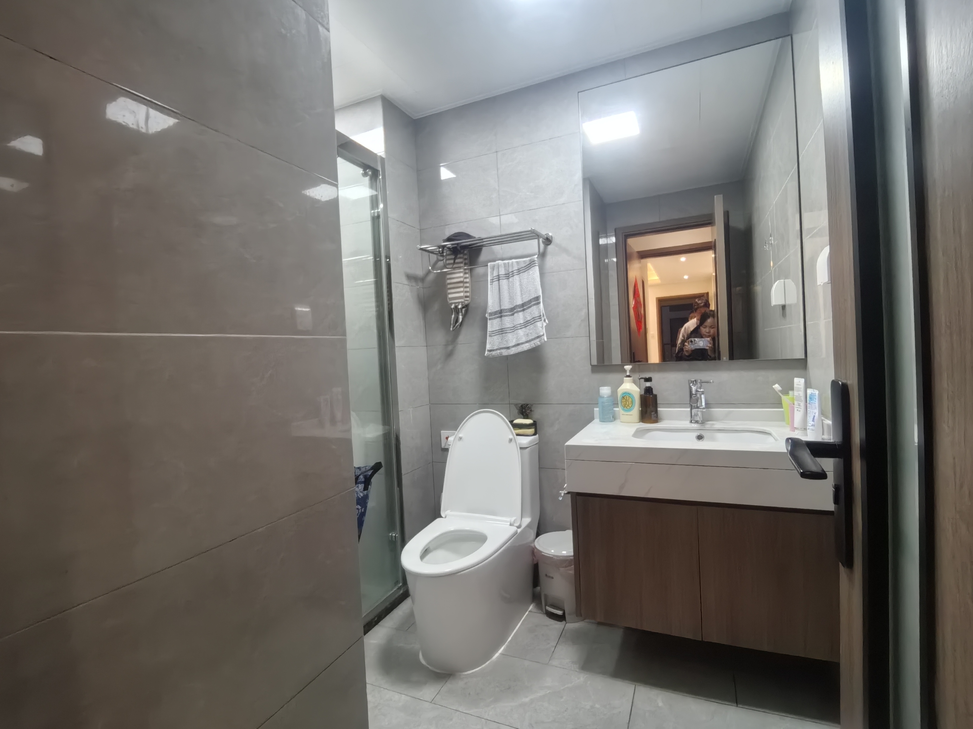 金湖壹号  3室2厅2卫    4500.0元/月室内图