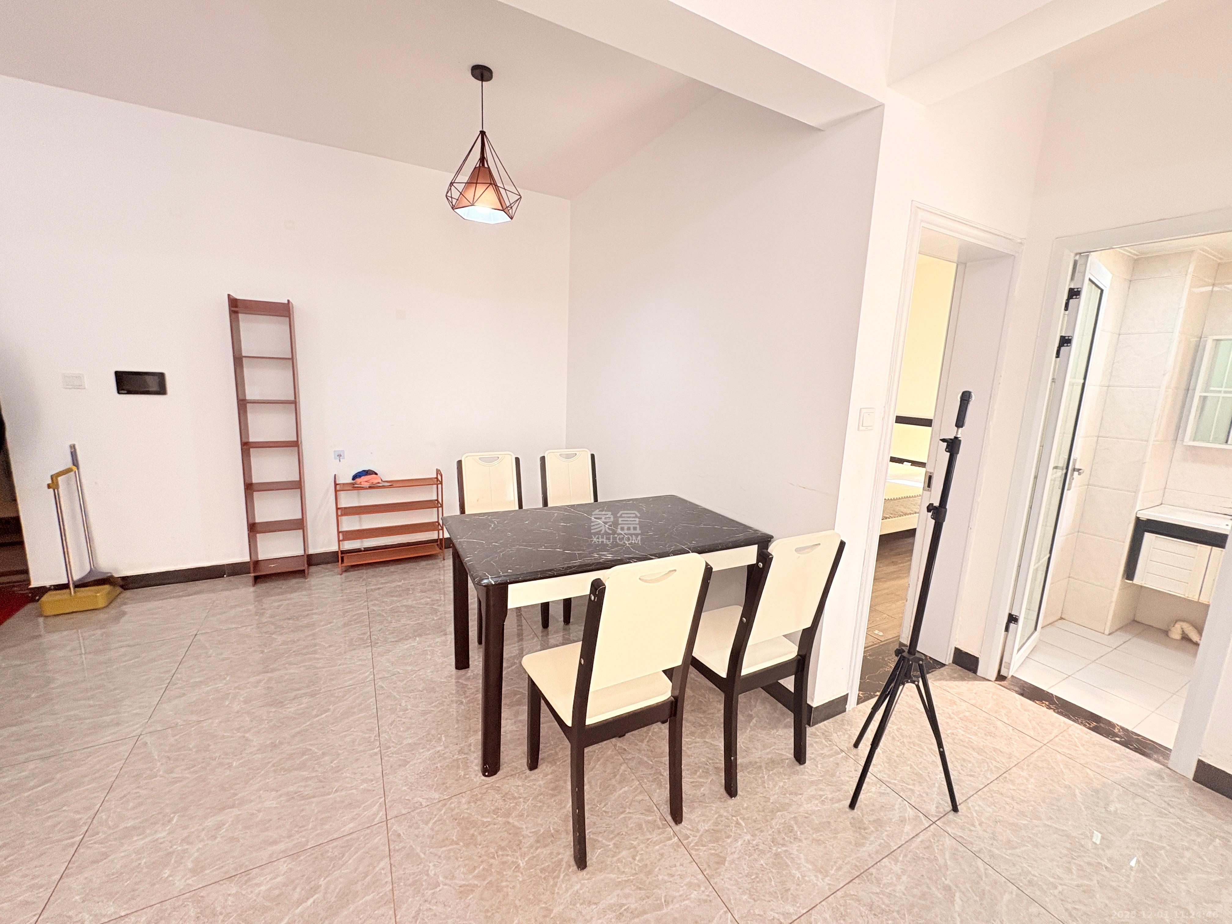 长盛岚庭 3室2厅2卫 2500.0元/月 长盛岚庭 3室2厅2卫 2500.0元/月室内图