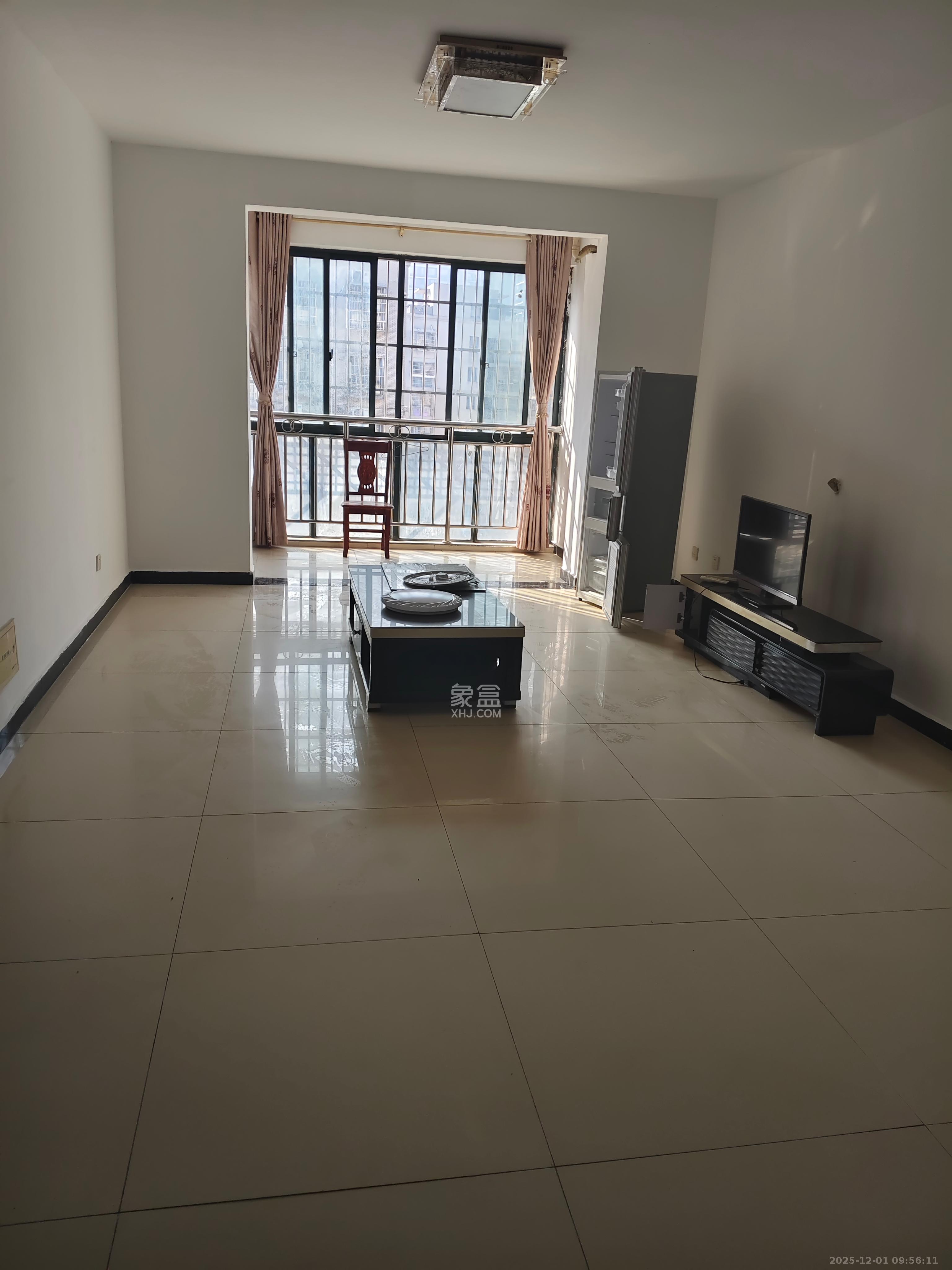 岳华嘉园  3室2厅2卫    2200.0元/月室内图