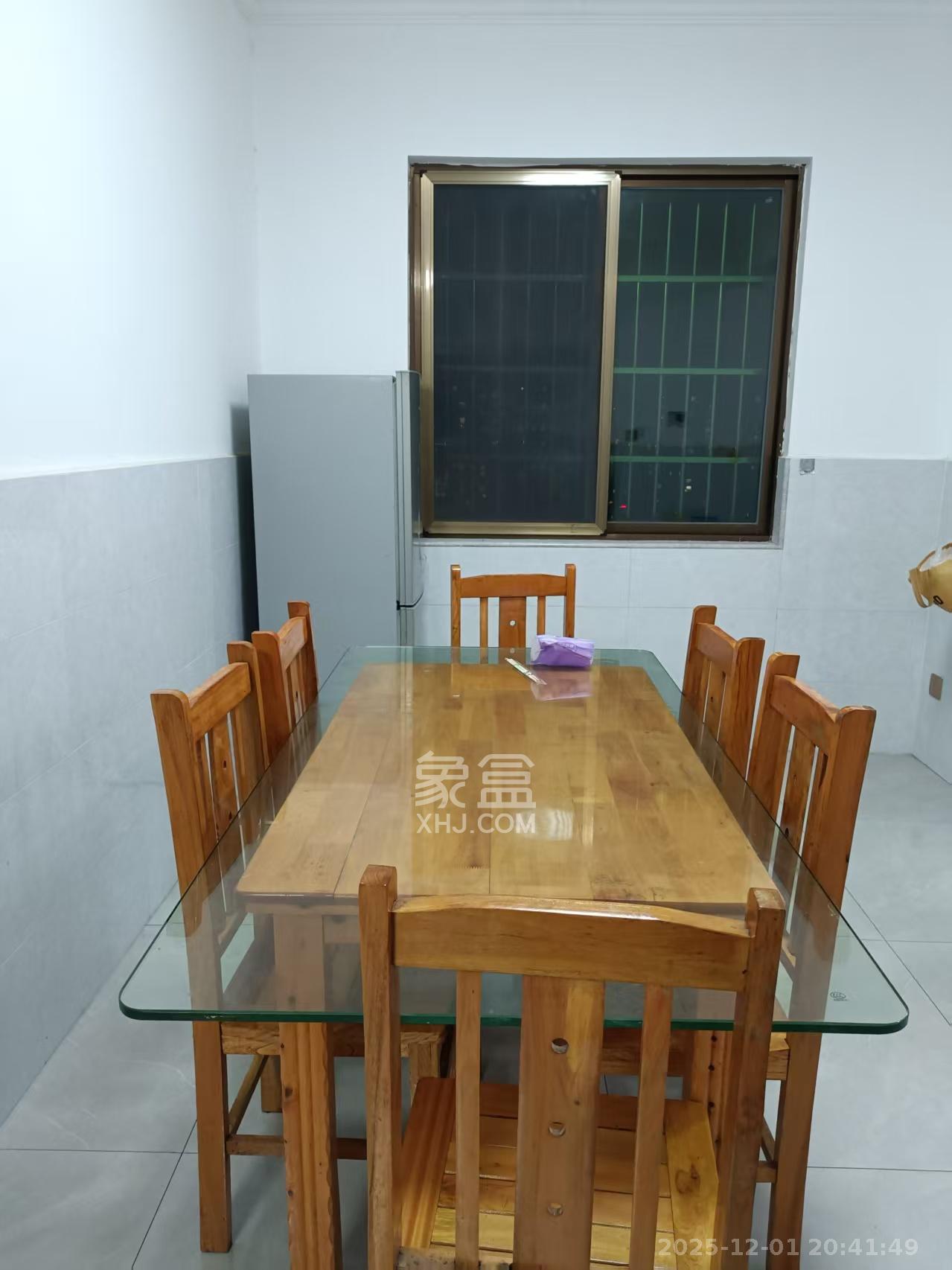 鄱阳佳郡  3室2厅2卫    2000.0元/月室内图