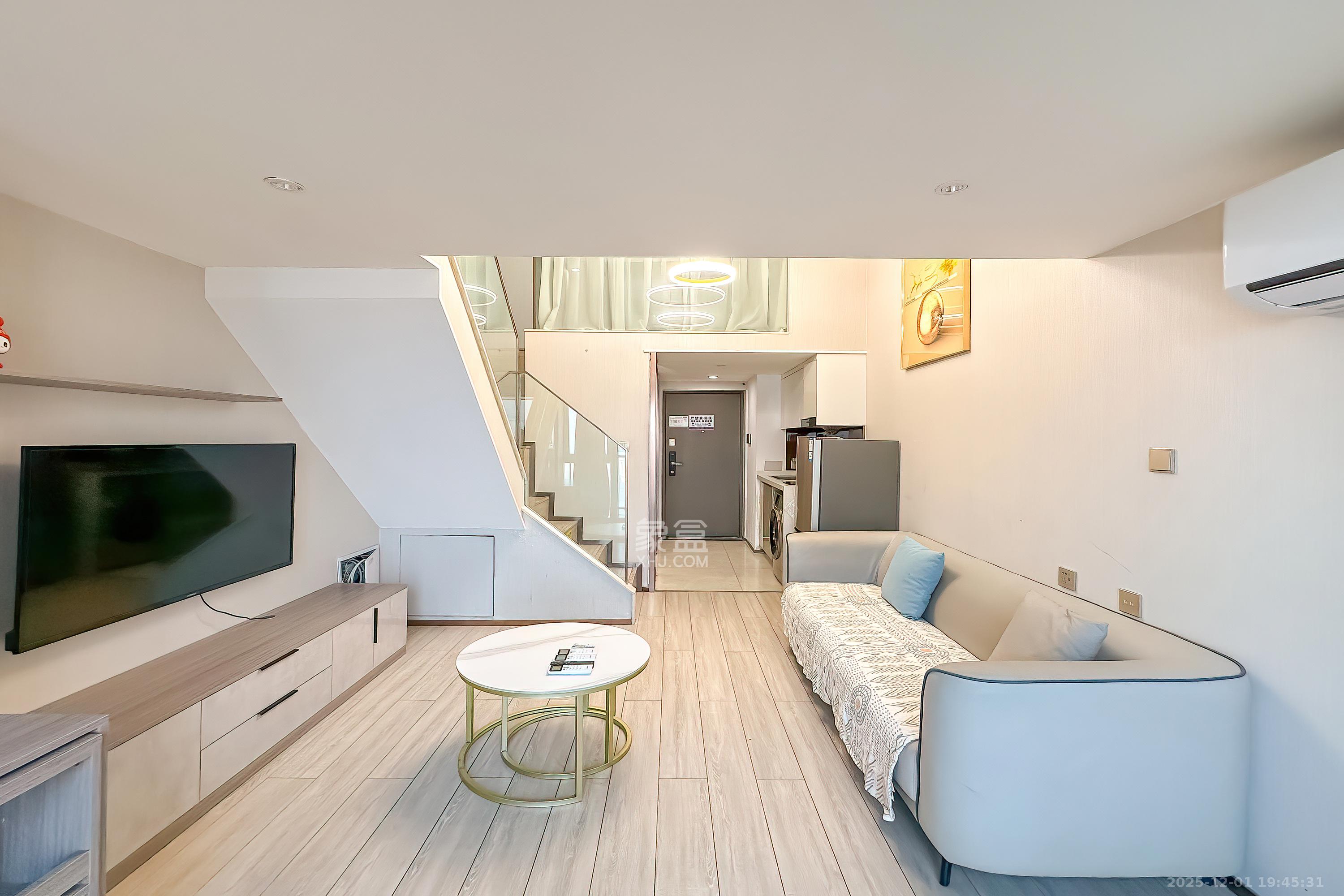 华远华时代  2室1厅1卫    48.0万客厅