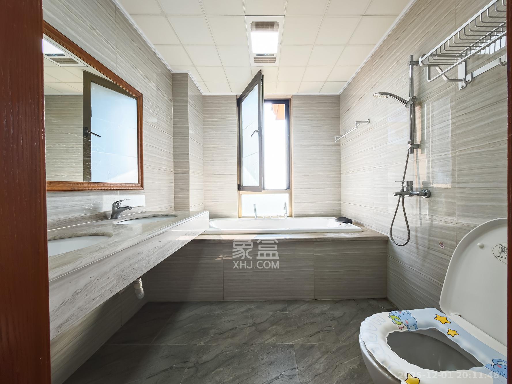 楚天逸品 5室2厅4卫 328.0万 楚天逸品 5室2厅4卫 328.0万卫生间