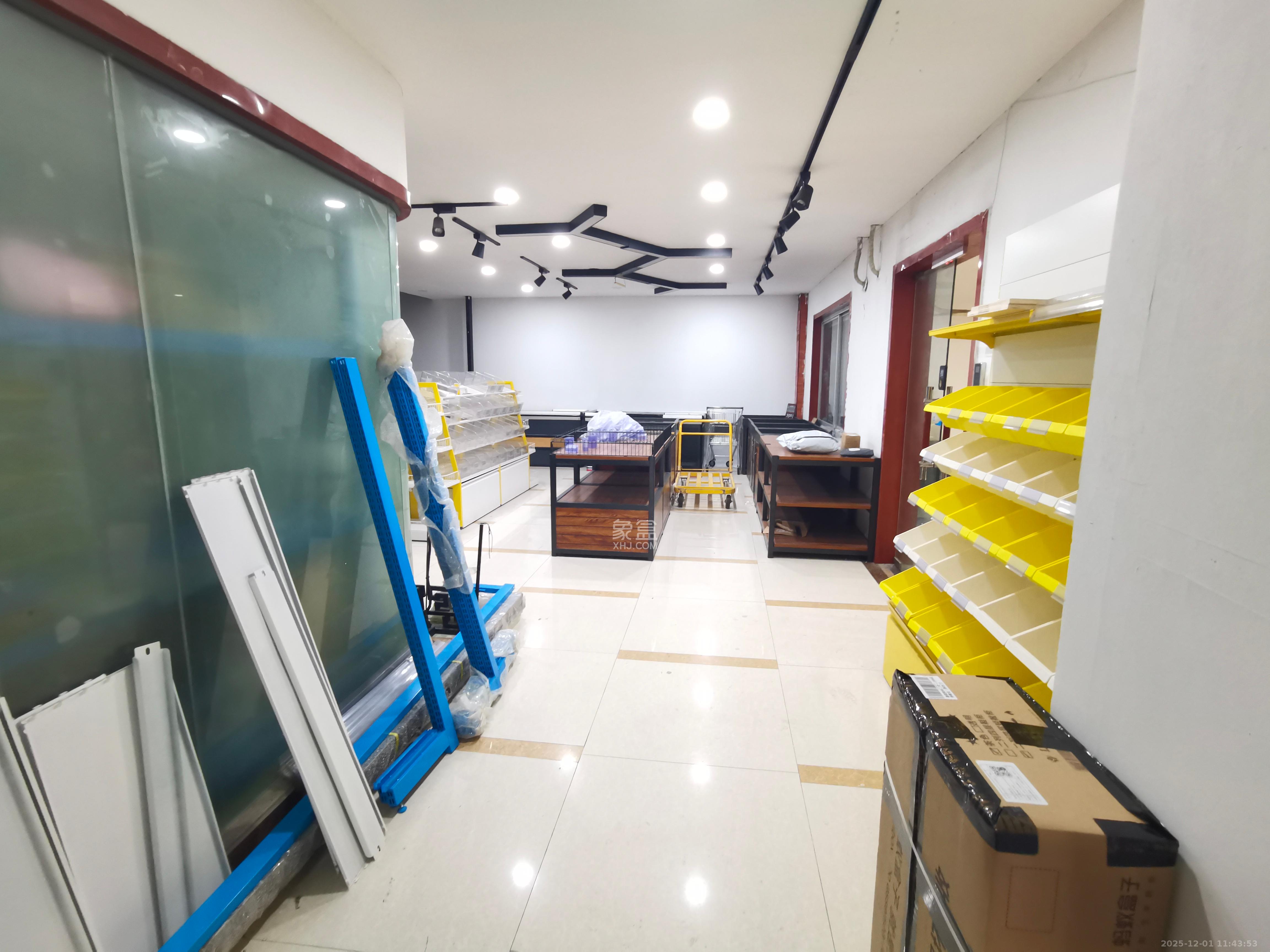 高桥现代商贸城  3室1厅1卫    5200.0元/月