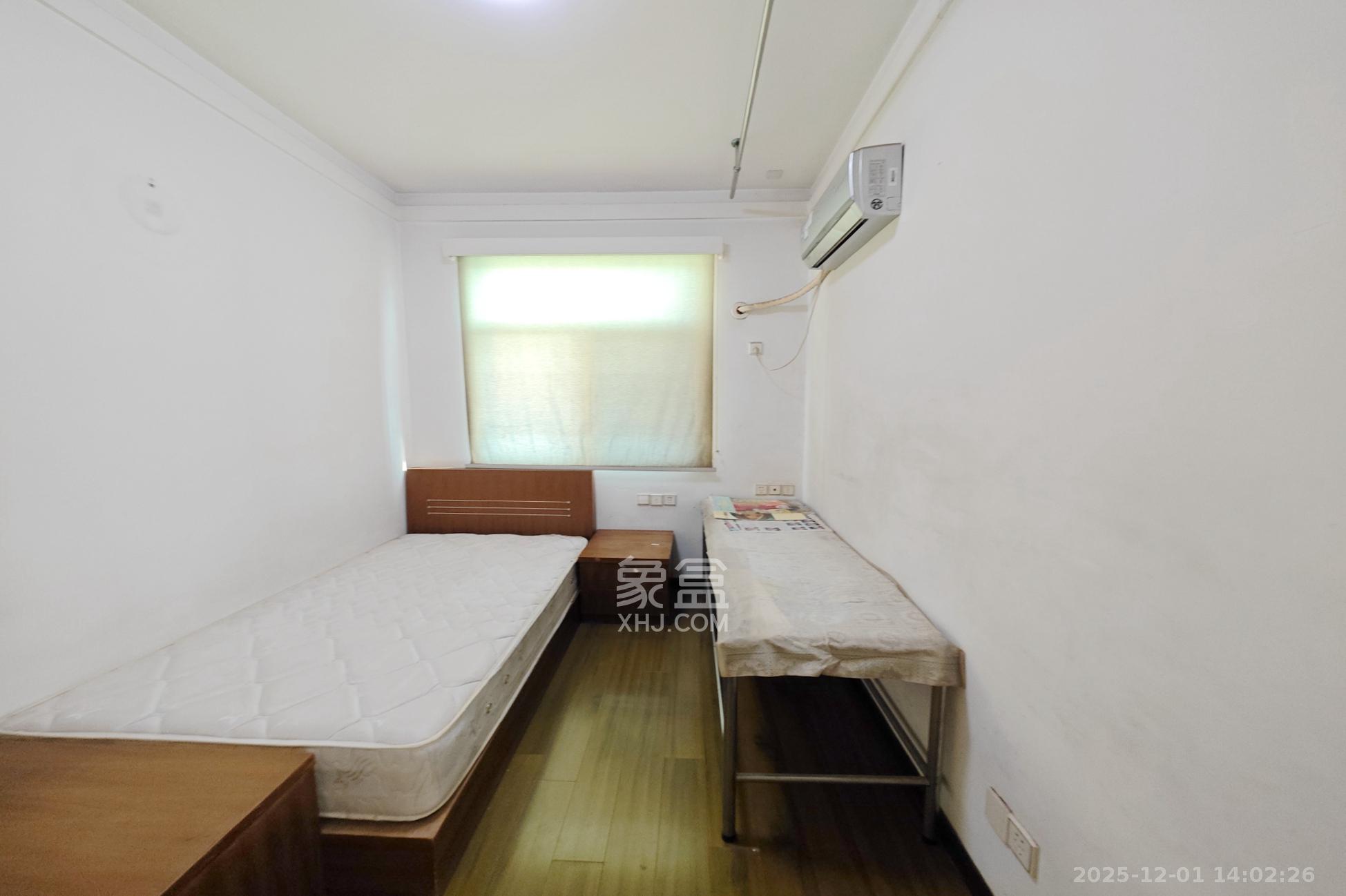 名都花园  4室2厅2卫    113.0万卧室