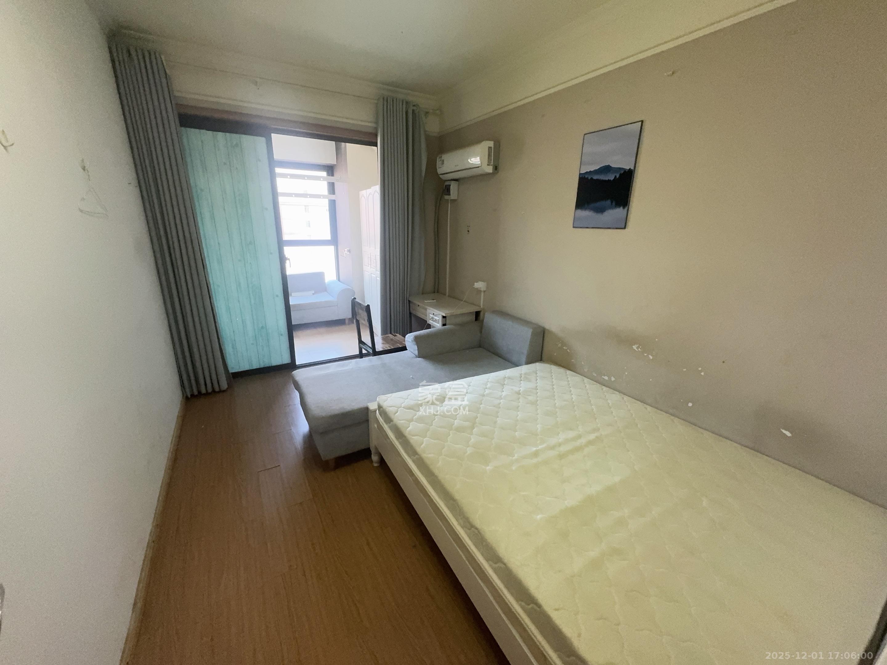 麓谷小镇  1室1厅1卫    2150.0元/月