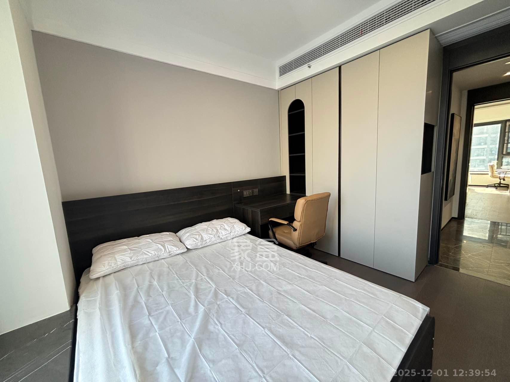 绿地麓云国际一期  5室2厅2卫    5500.0元/月室内图