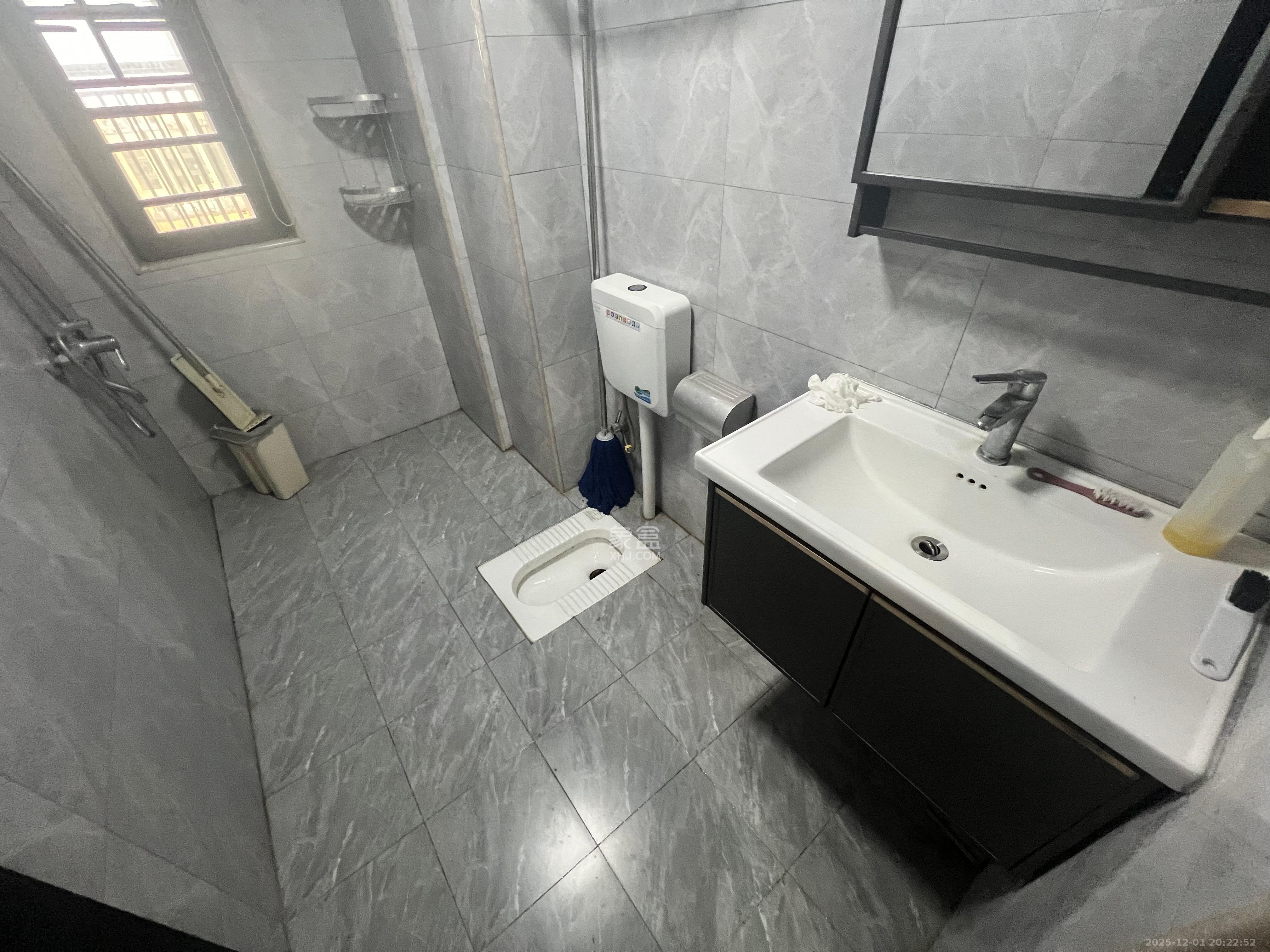 南山梅溪一方  3室2厅2卫    3000.0元/月室内图