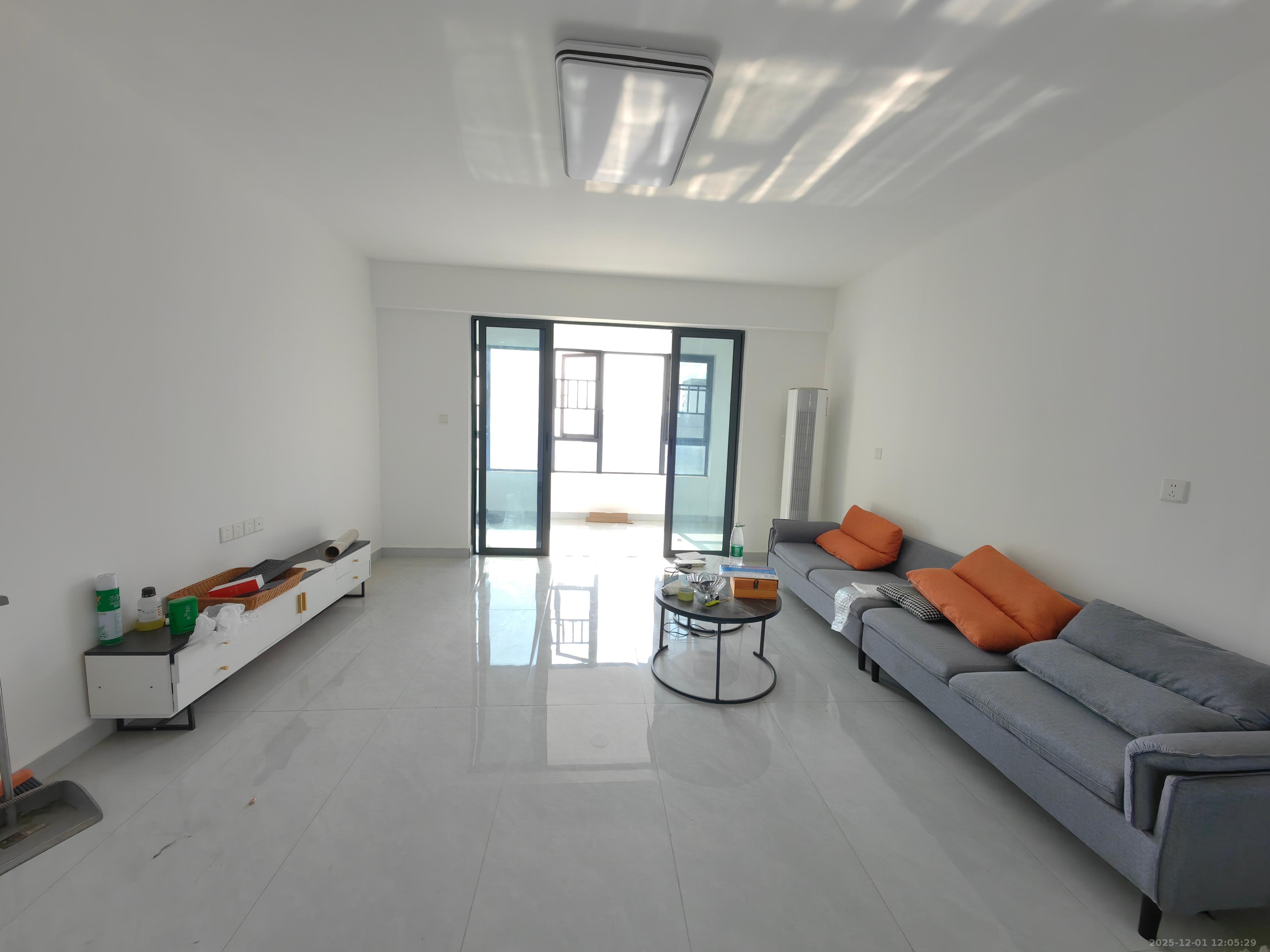 长房云时代  4室2厅2卫    3200.0元/月