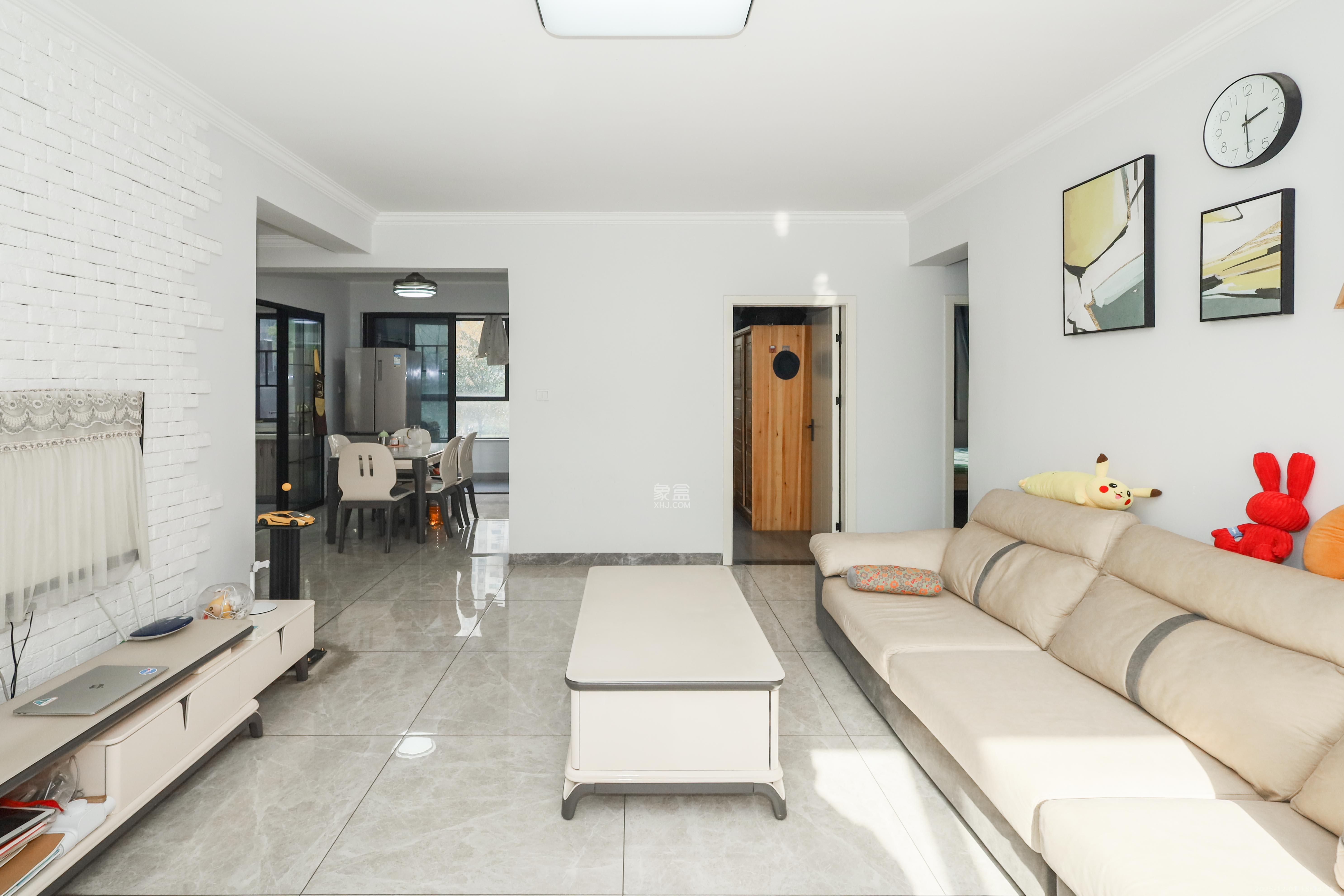 中国铁建梅溪青秀二期 4室2厅2卫 152.0万 中国铁建梅溪青秀二期 4室2厅2卫 152.0万客厅