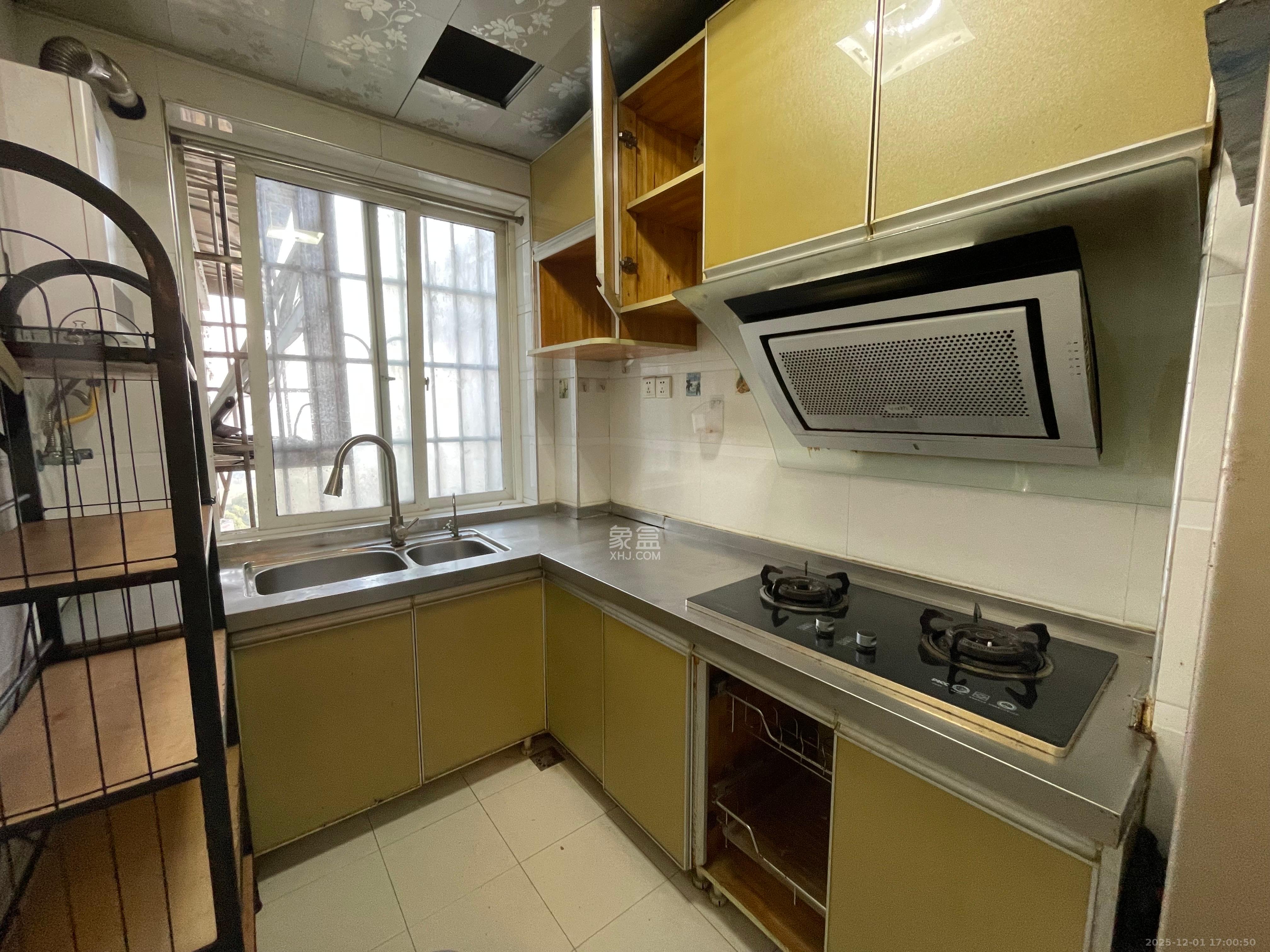 新诚小区  2室2厅1卫    1600.0元/月室内图