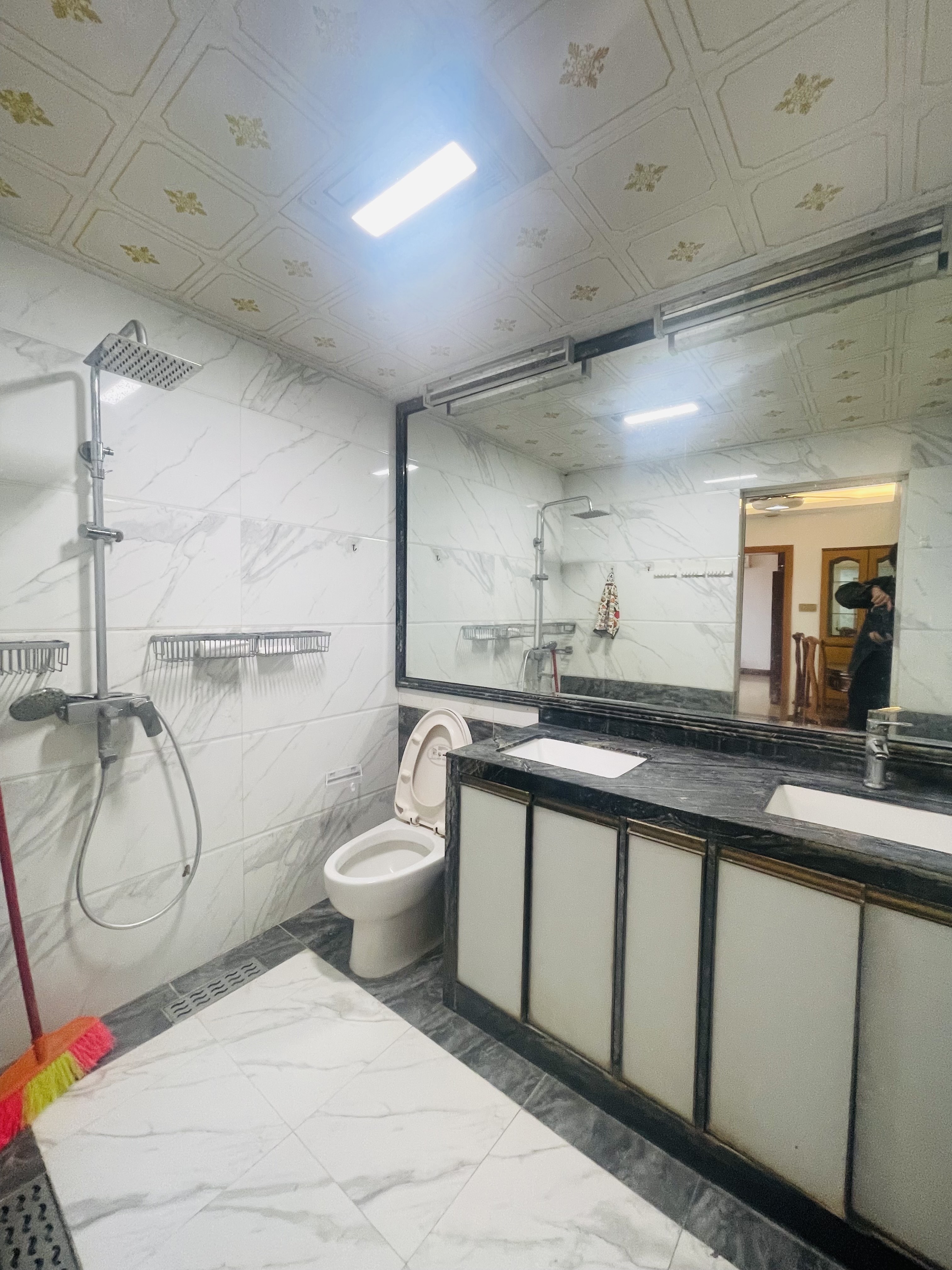 海南国际贸易商务大厦  3室1厅1卫    130.0万客厅