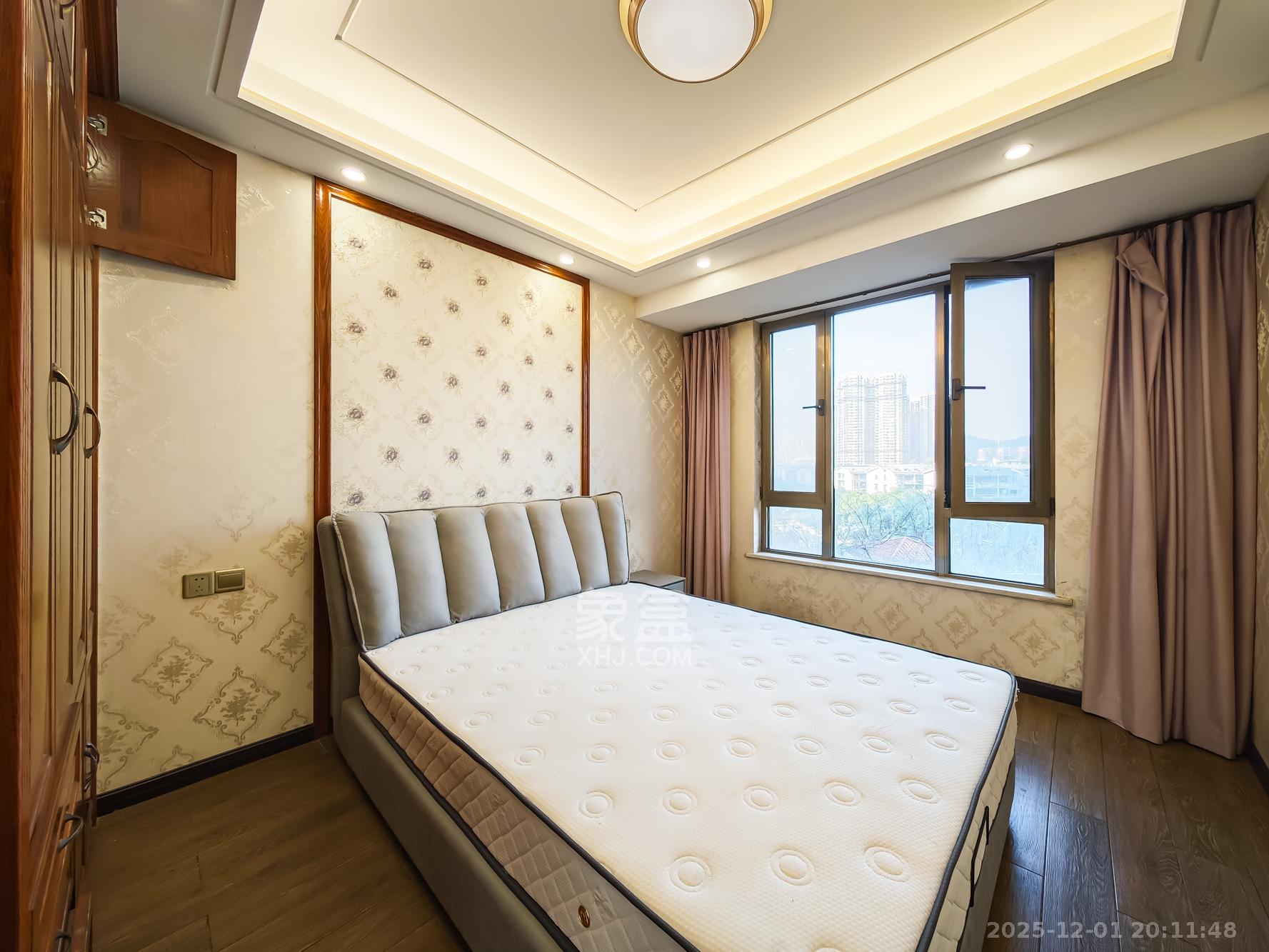 楚天逸品 5室2厅4卫 328.0万 楚天逸品 5室2厅4卫 328.0万卧室